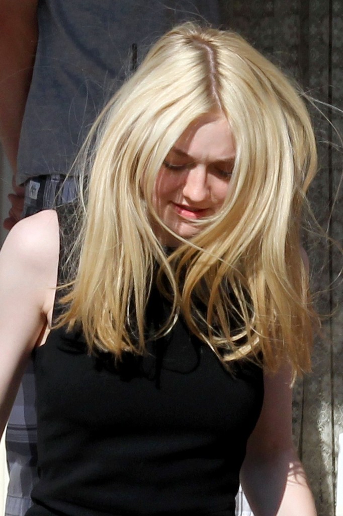 lovely-dakota-very-good-girls-07-06-2012-18.jpg