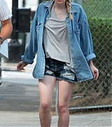 lovely-dakota-very-good-girls-07-09-2012-01.jpg