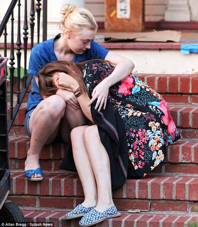 lovely-dakota-very-good-girls-07-10-2012-17.jpg