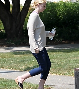 lovely-dakota-very-good-girls-07-11-2012-01.jpg