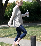 lovely-dakota-very-good-girls-07-11-2012-02.jpg