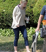 lovely-dakota-very-good-girls-07-11-2012-06.jpg