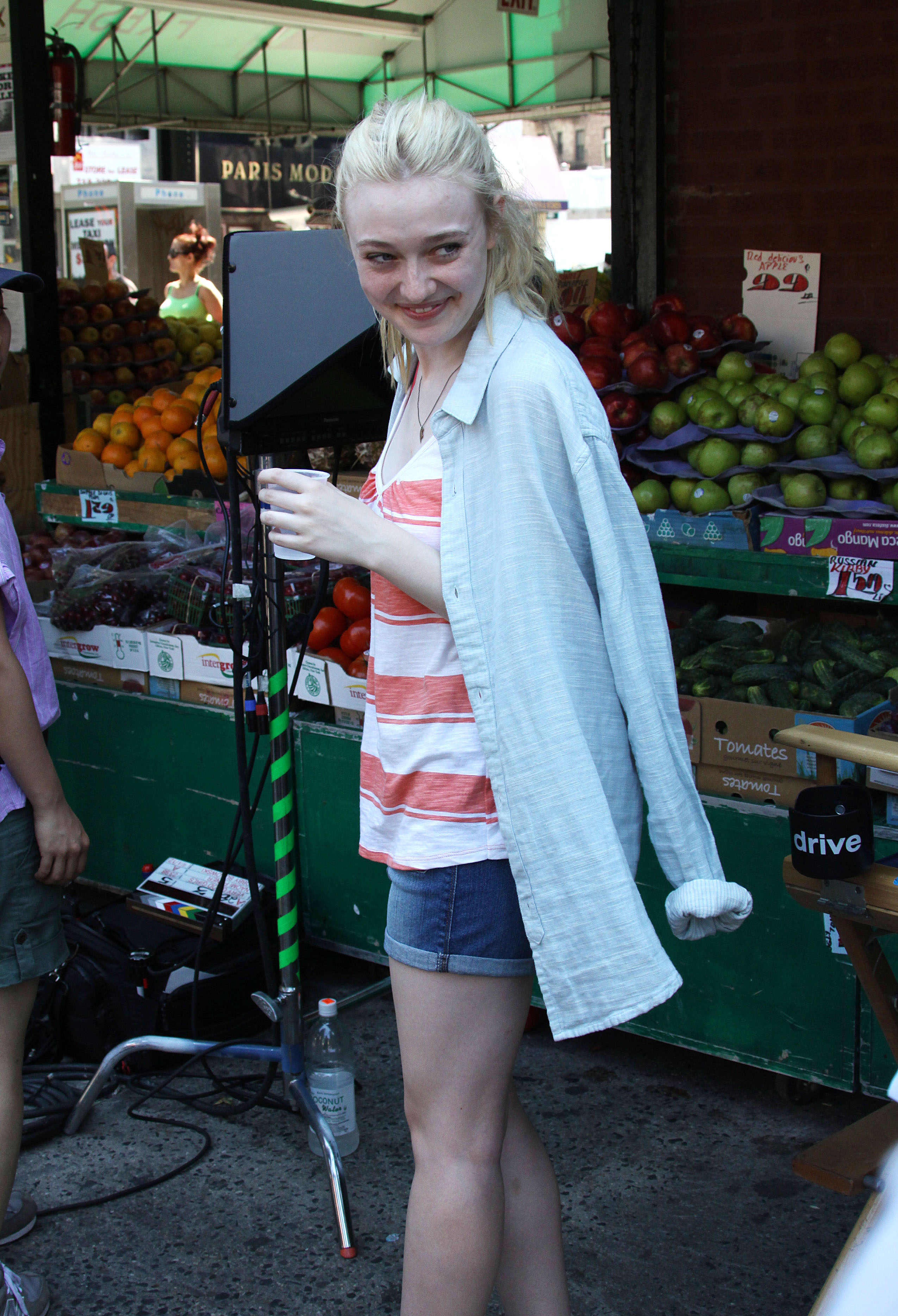 lovely-dakota-very-good-girls-07-12-2012-022.jpg