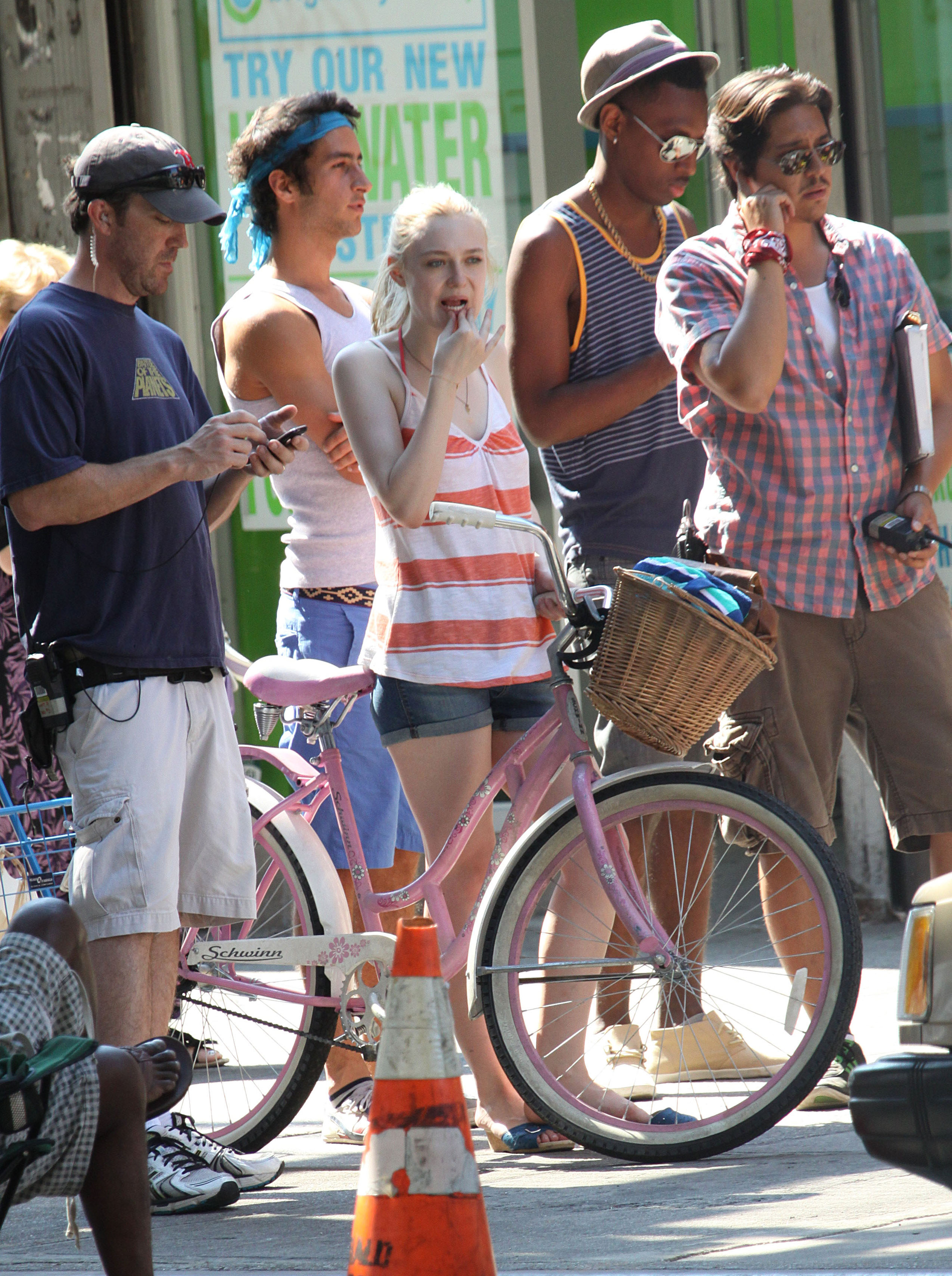 lovely-dakota-very-good-girls-07-12-2012-025.jpg
