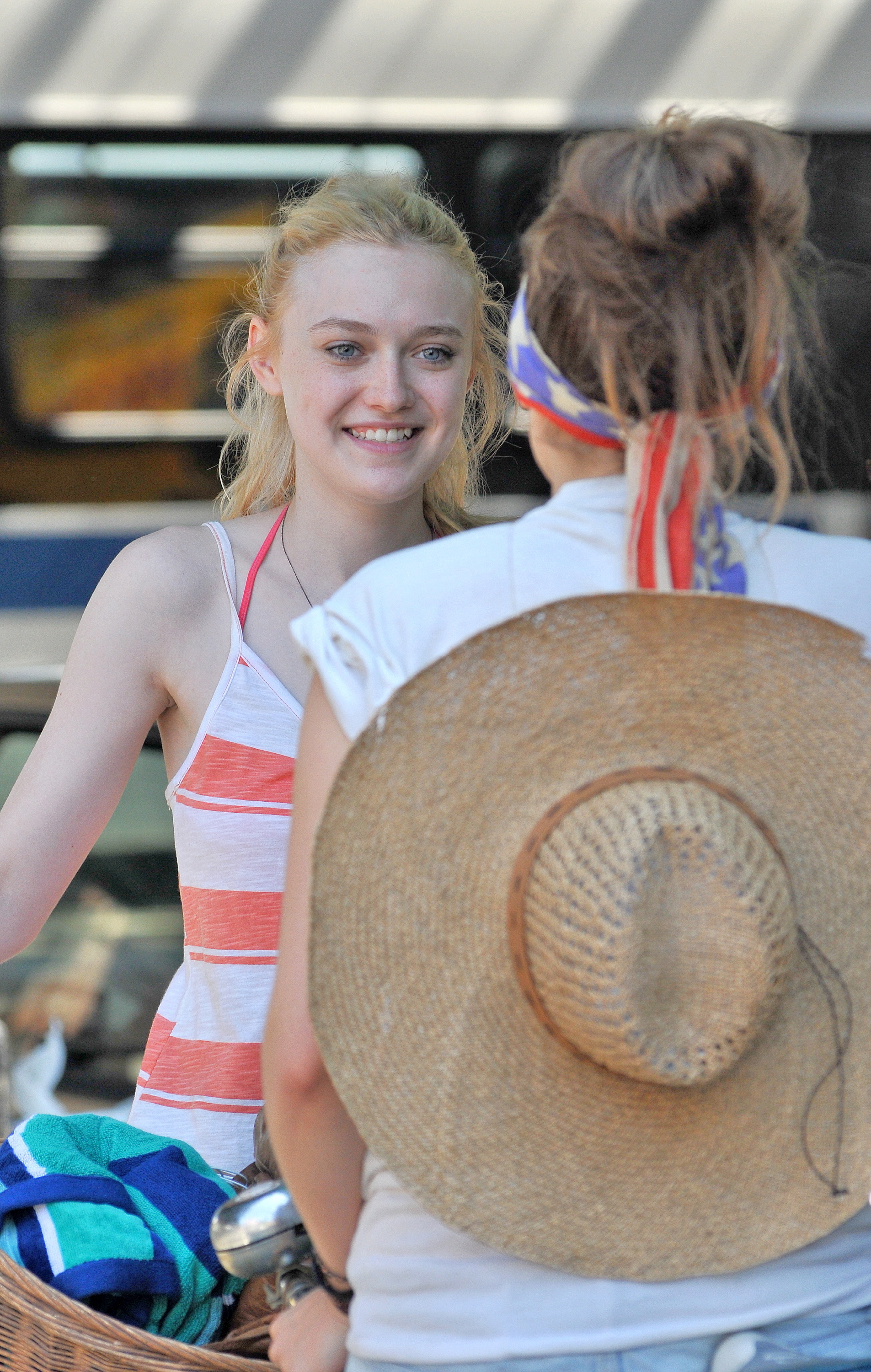 lovely-dakota-very-good-girls-07-12-2012-048.jpg