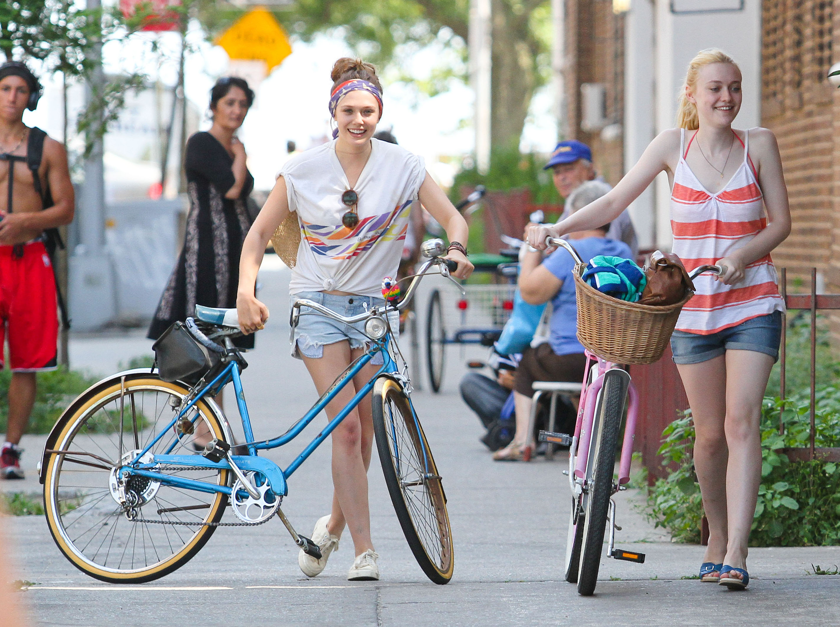 lovely-dakota-very-good-girls-07-12-2012-106.jpg