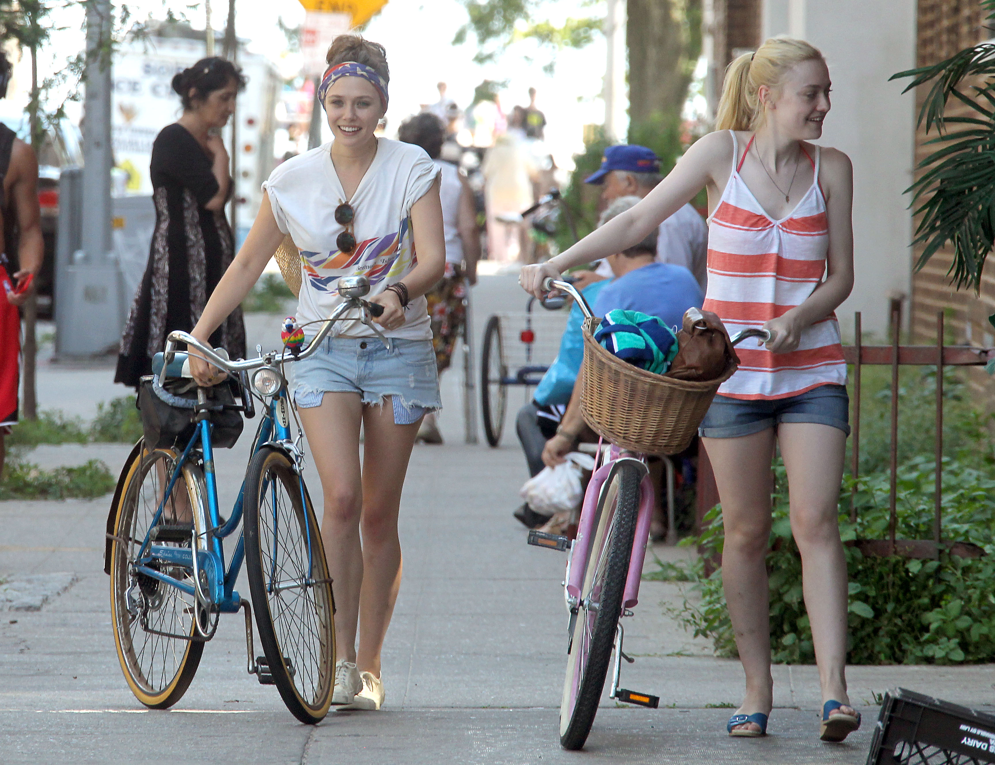 lovely-dakota-very-good-girls-07-12-2012-107.jpg