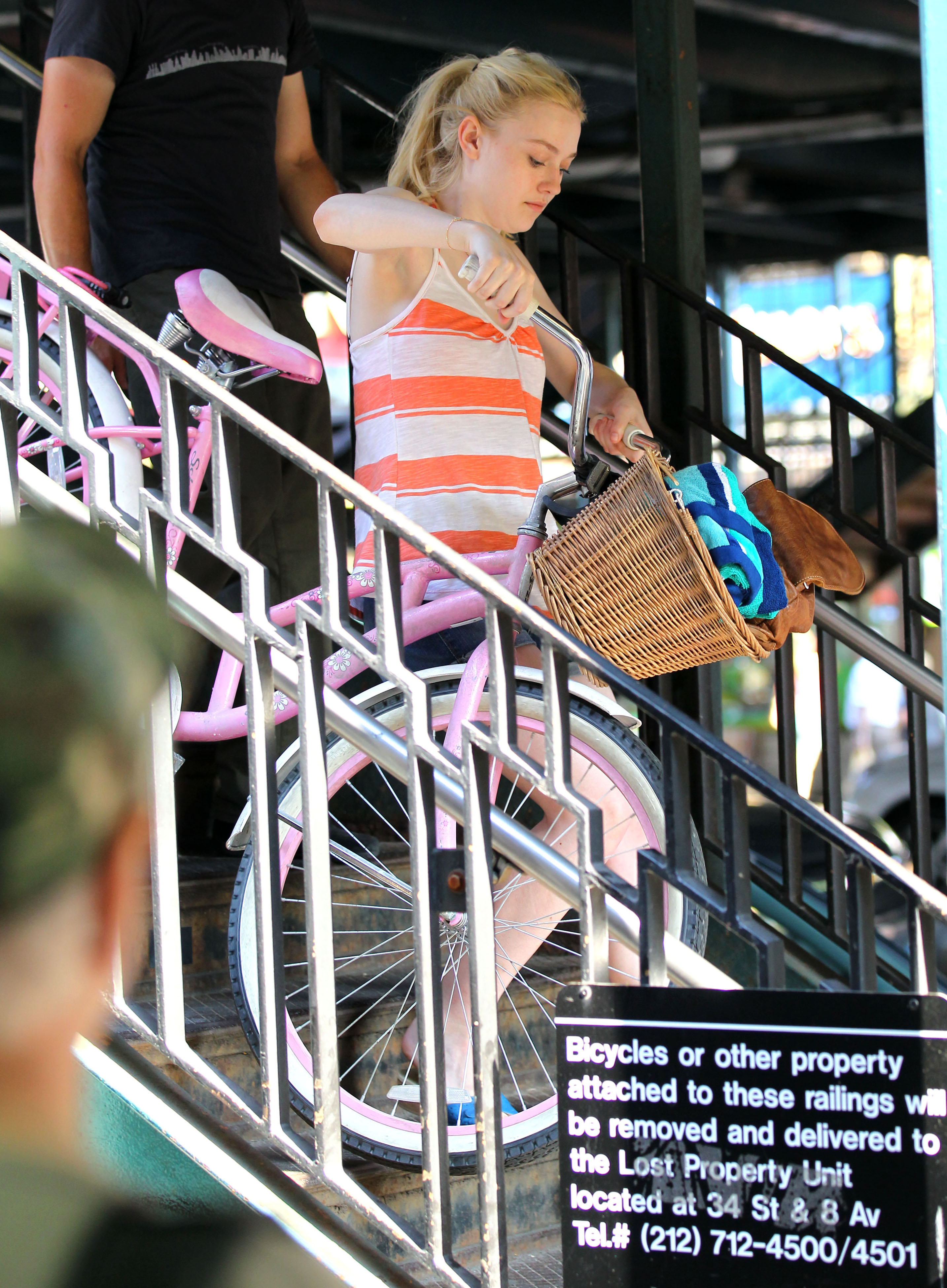 lovely-dakota-very-good-girls-07-12-2012-121.jpg