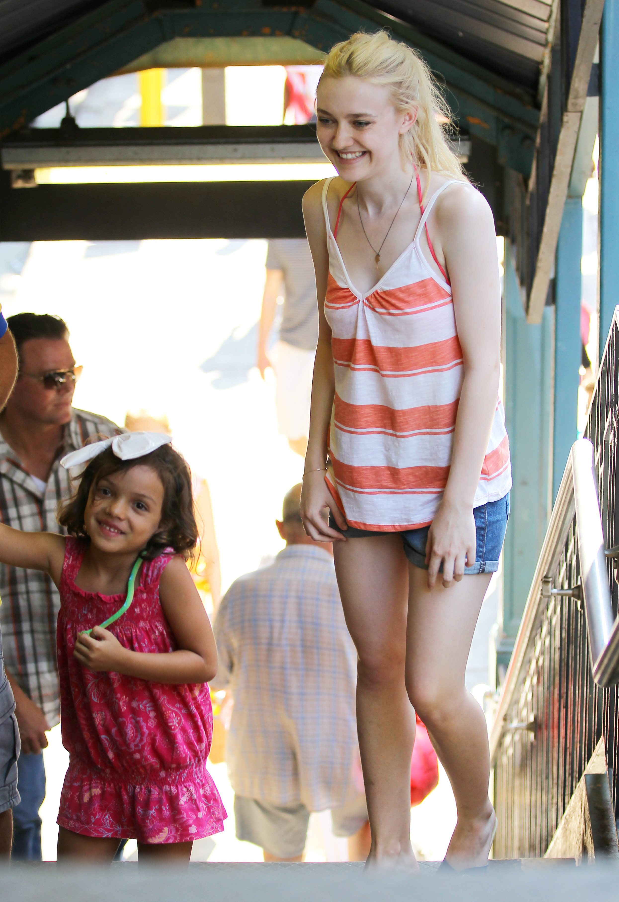 lovely-dakota-very-good-girls-07-12-2012-132.jpg