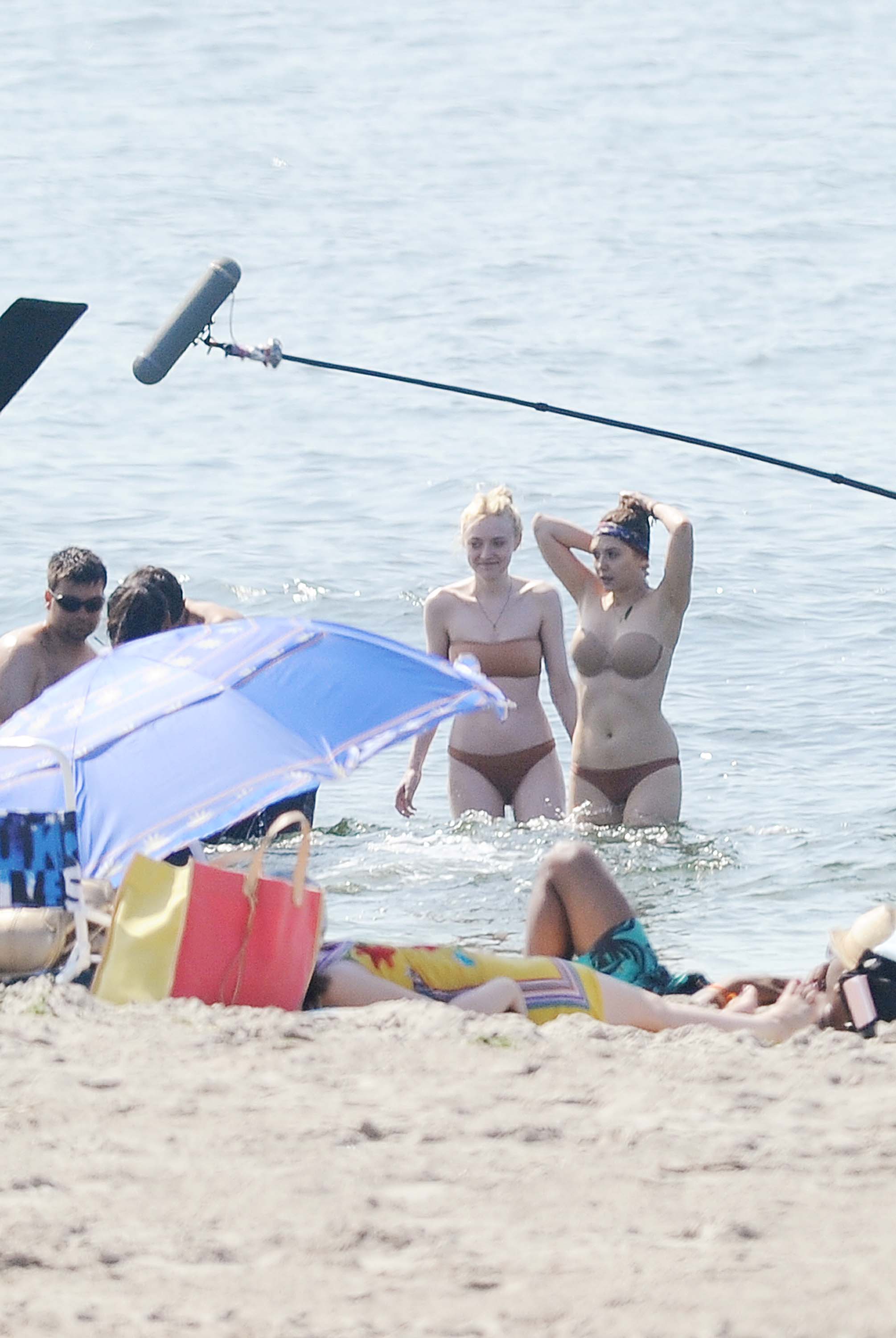 lovely-dakota-very-good-girls-07-16-2012-02.jpg