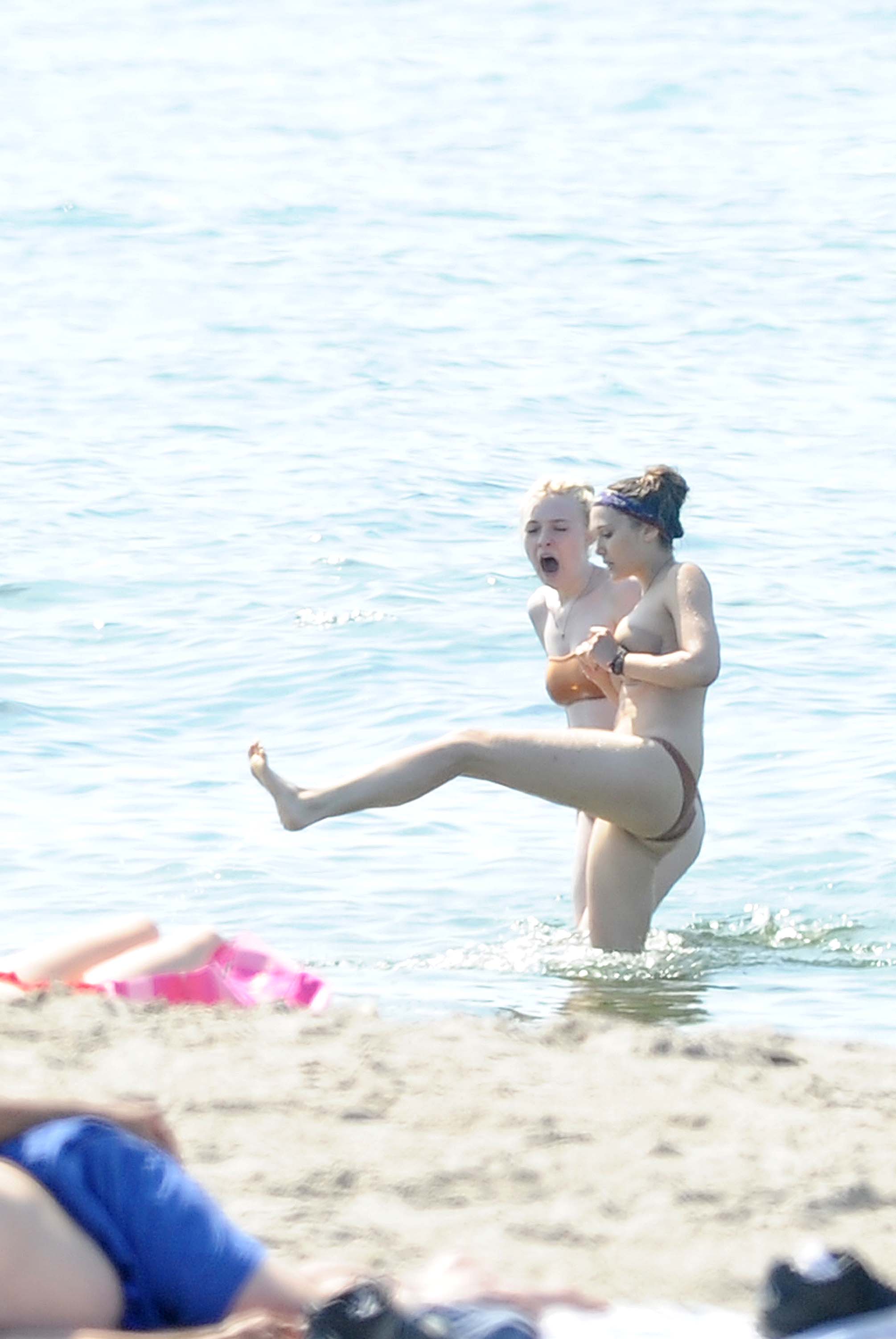 lovely-dakota-very-good-girls-07-16-2012-11.jpg