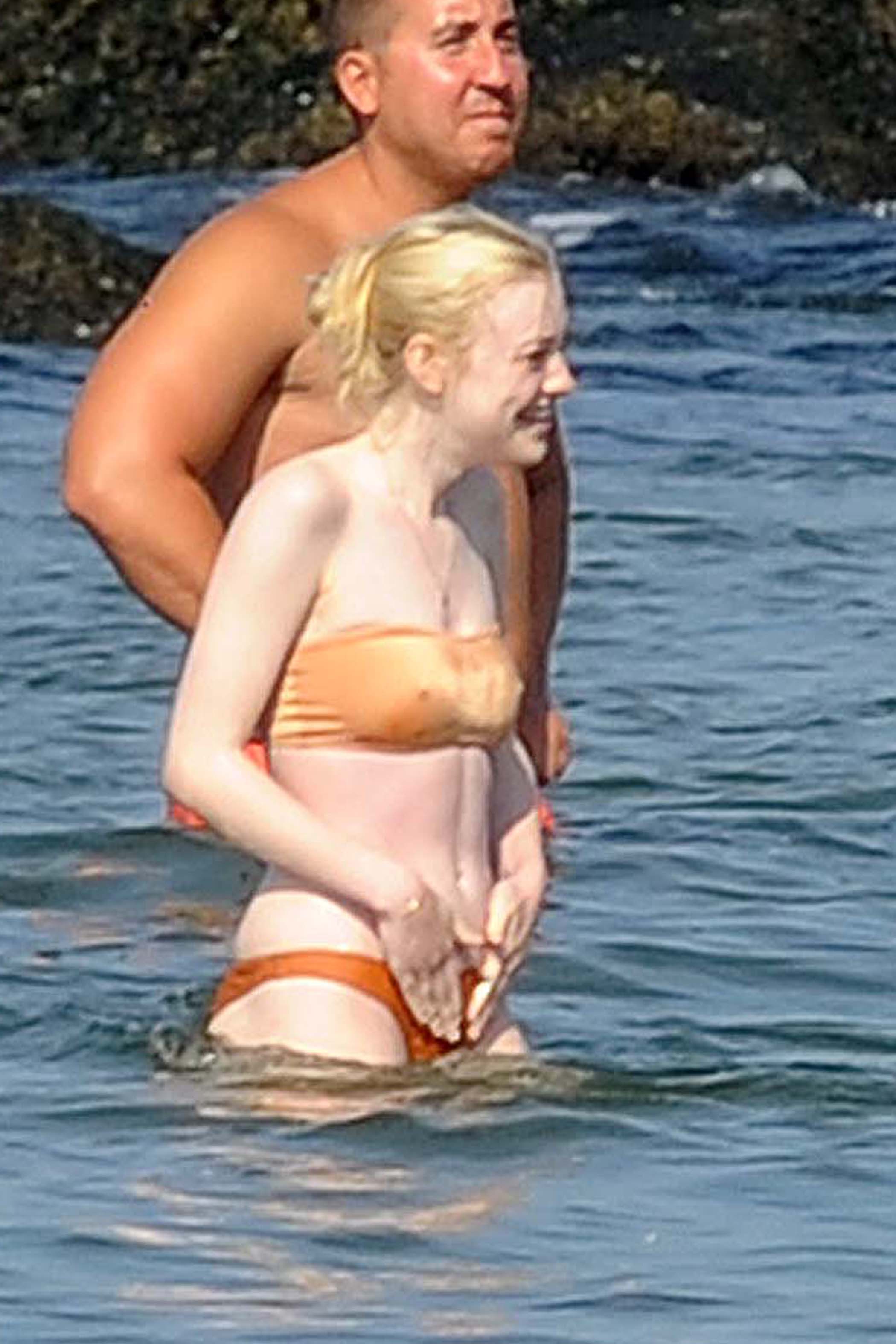 lovely-dakota-very-good-girls-07-16-2012-18.jpg