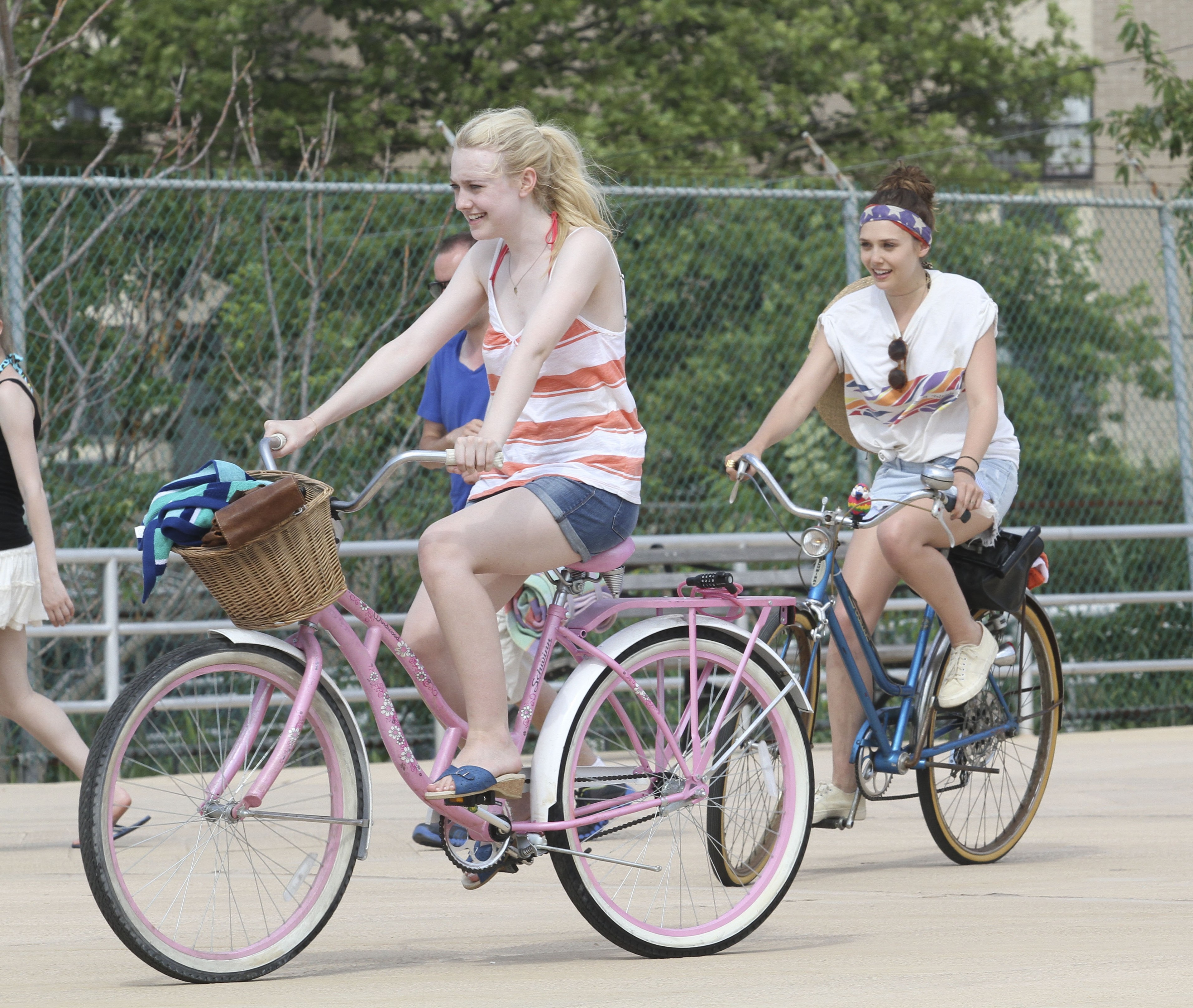 lovely-dakota-very-good-girls-07-17-2012-017.jpg