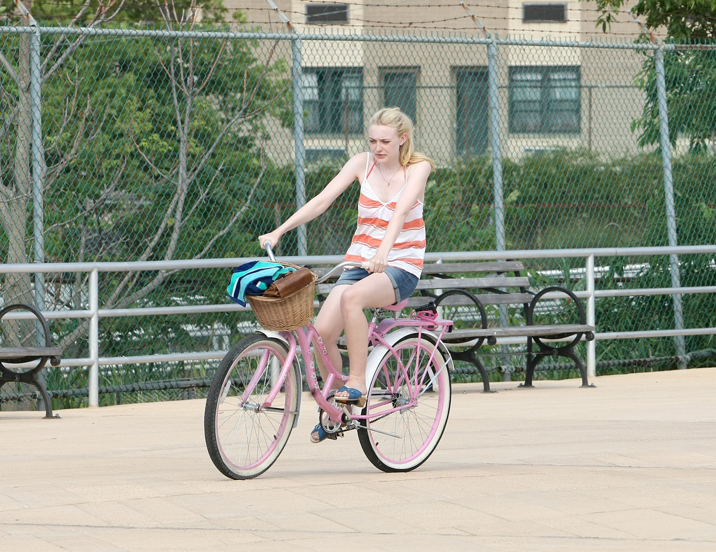 lovely-dakota-very-good-girls-07-17-2012-020.jpg