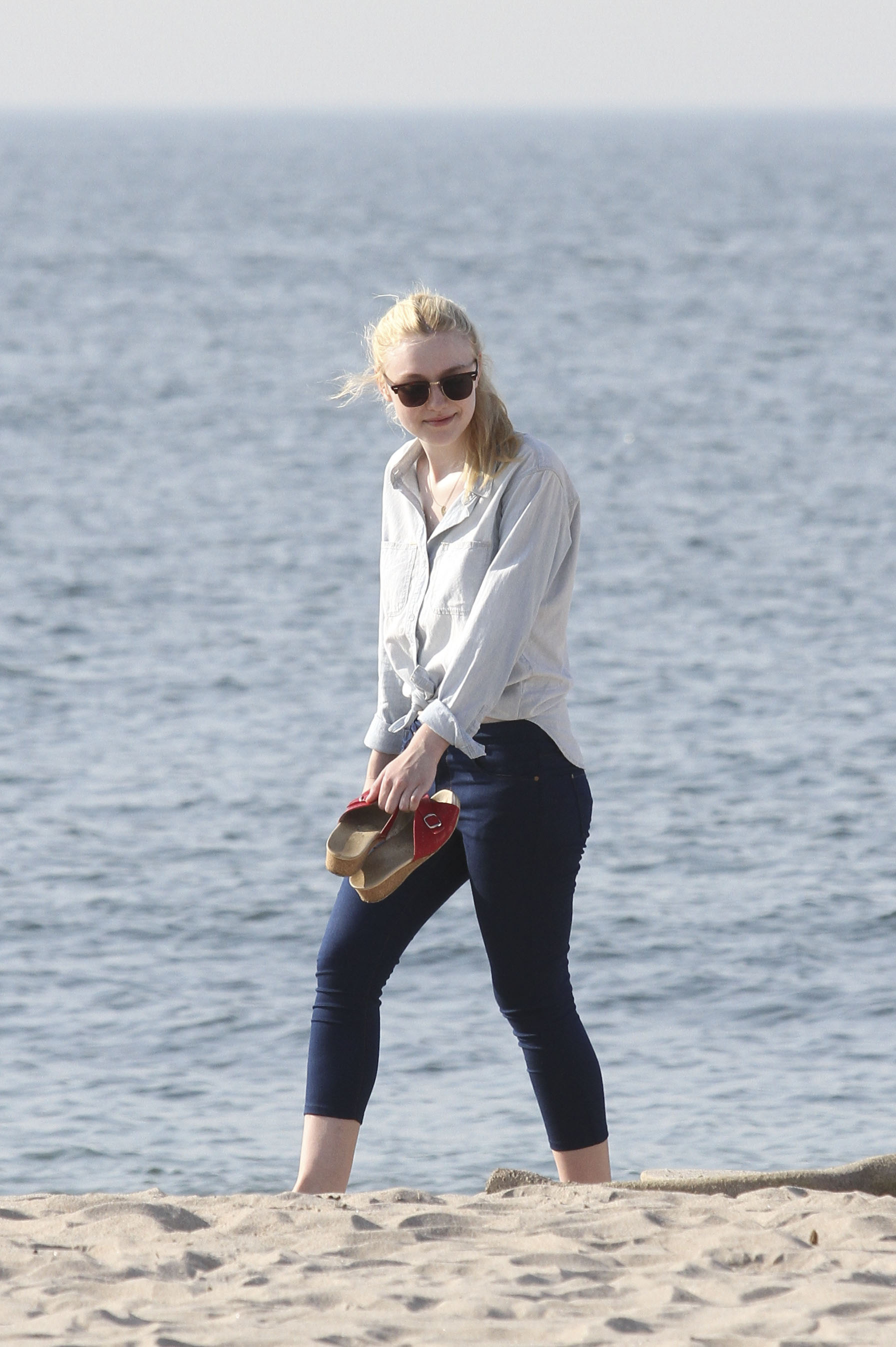 lovely-dakota-very-good-girls-07-17-2012-048.jpg
