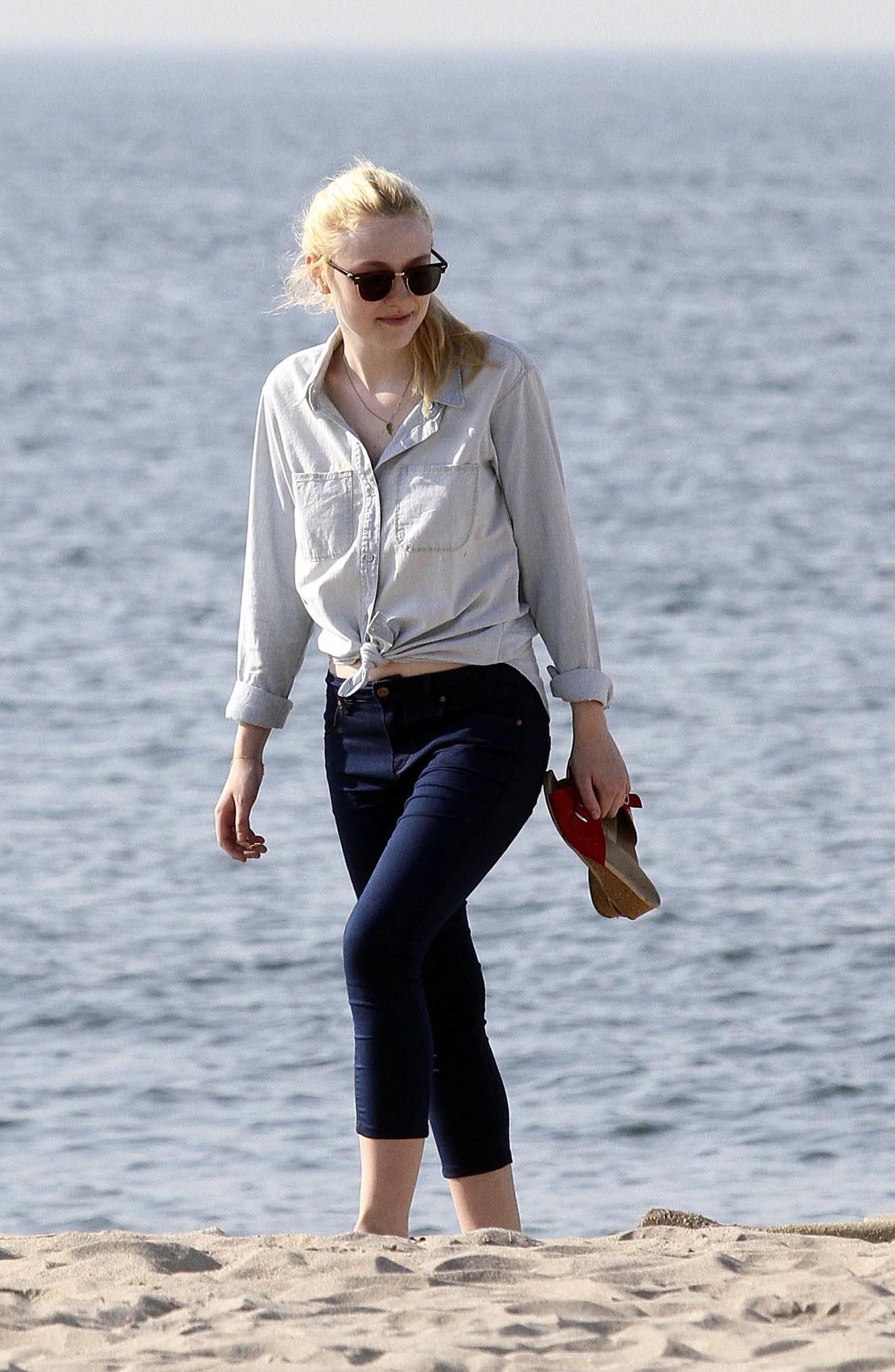 lovely-dakota-very-good-girls-07-17-2012-049.jpg
