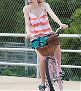 lovely-dakota-very-good-girls-07-17-2012-001.jpg