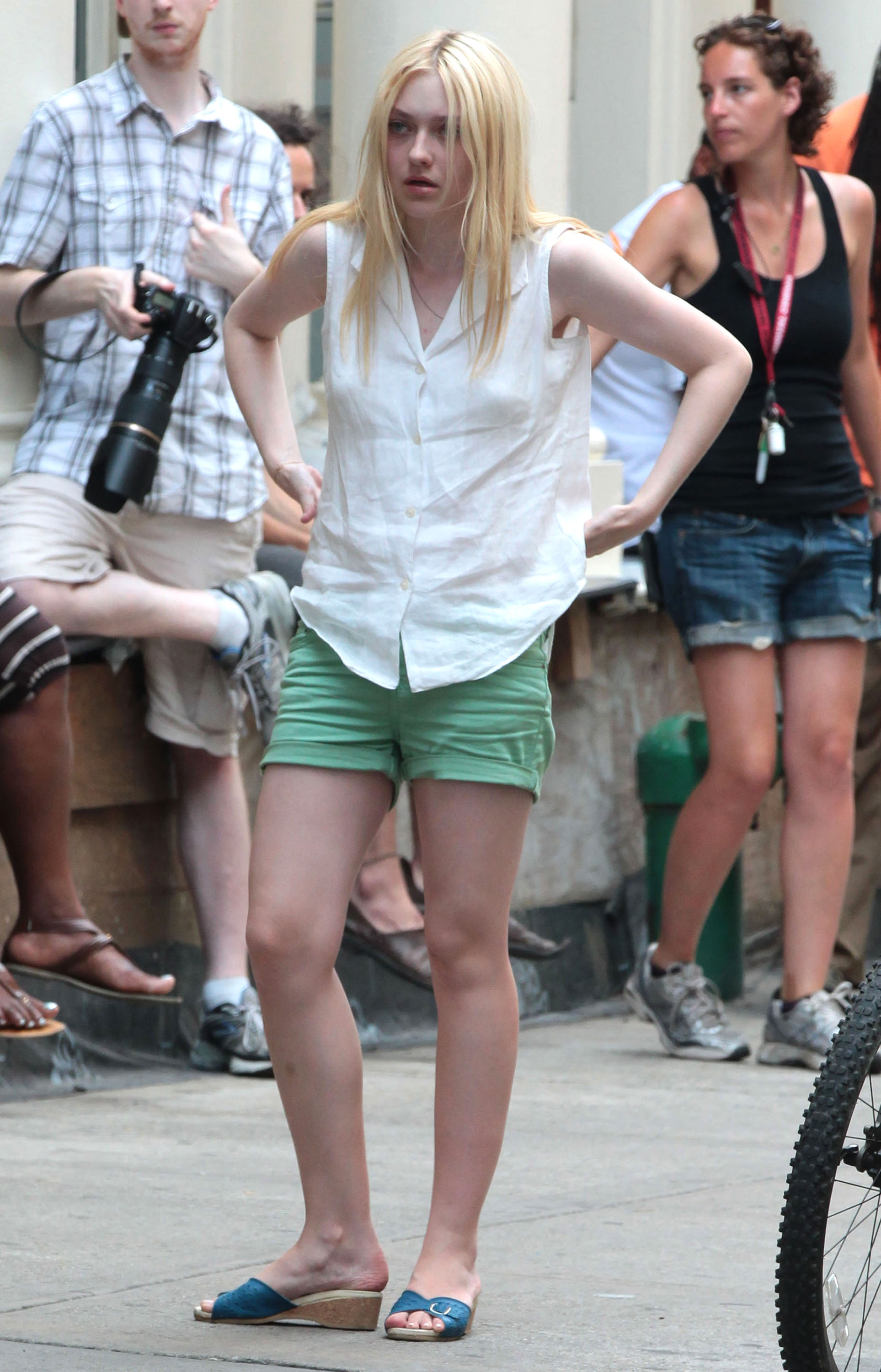 lovely-dakota-very-good-girls-07-18-2012-016.jpg