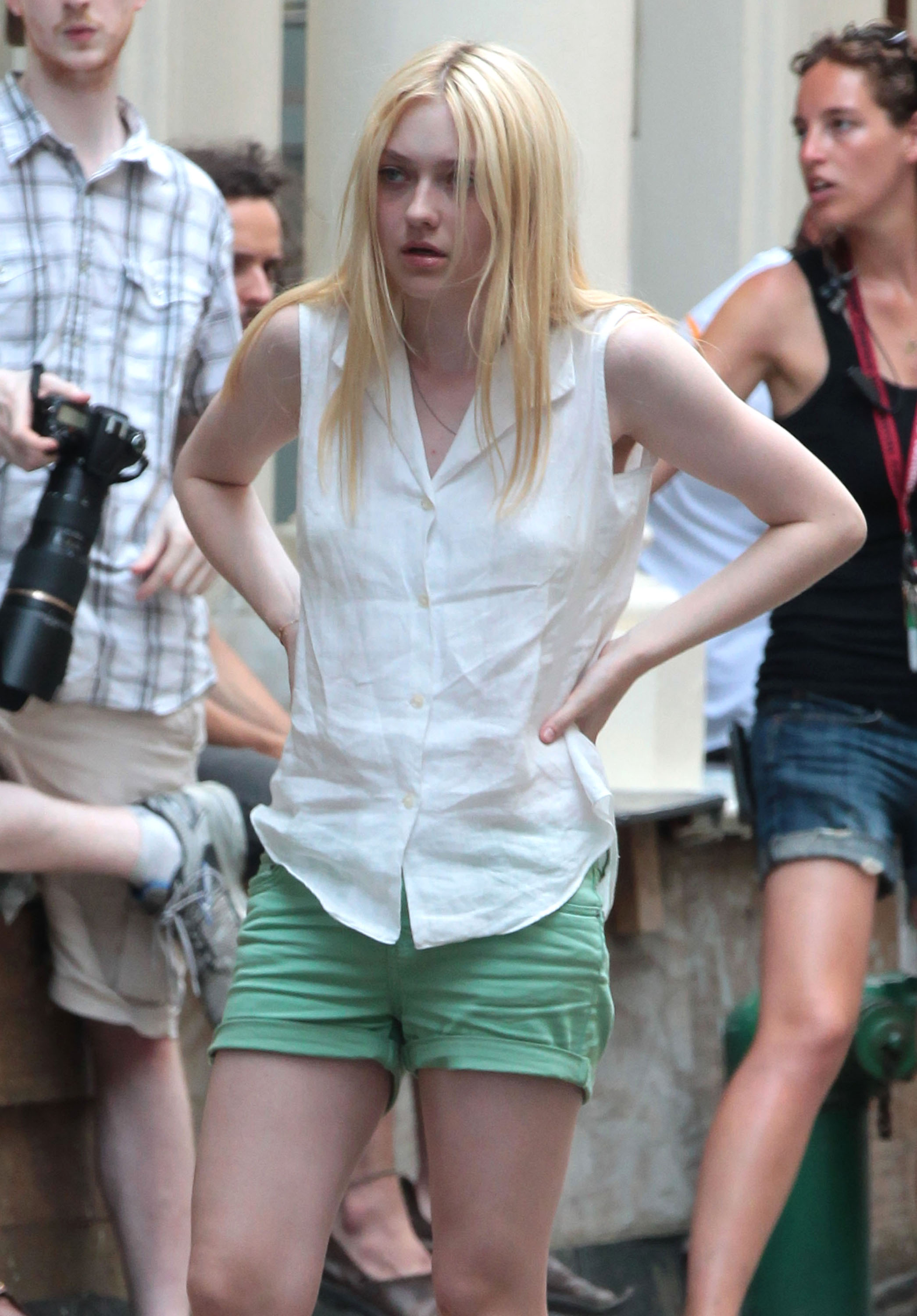 lovely-dakota-very-good-girls-07-18-2012-017.jpg