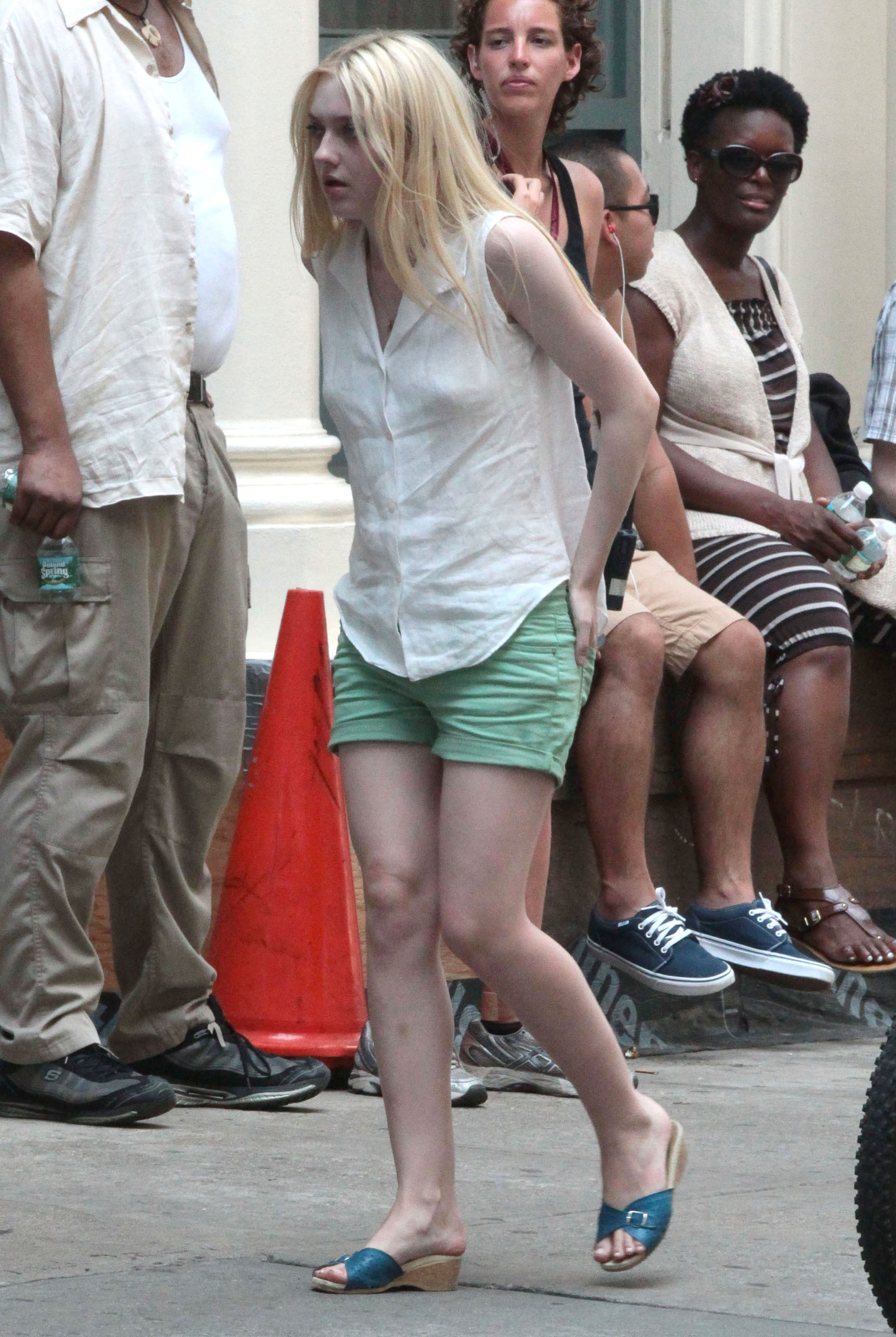 lovely-dakota-very-good-girls-07-18-2012-020.jpg