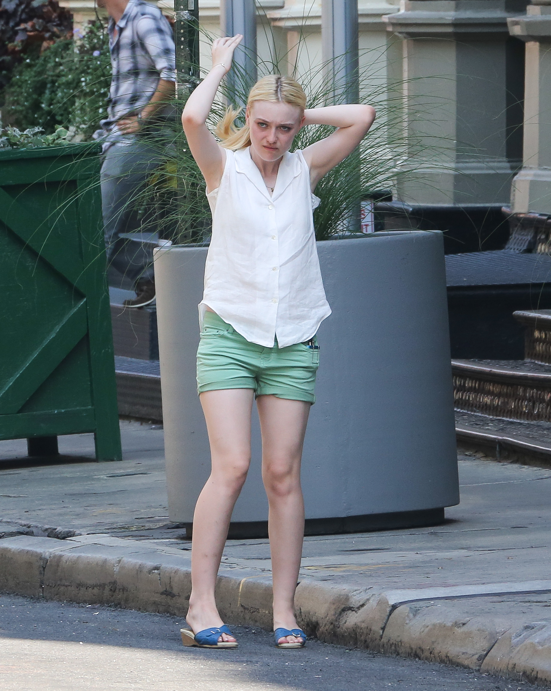 lovely-dakota-very-good-girls-07-18-2012-034.jpg