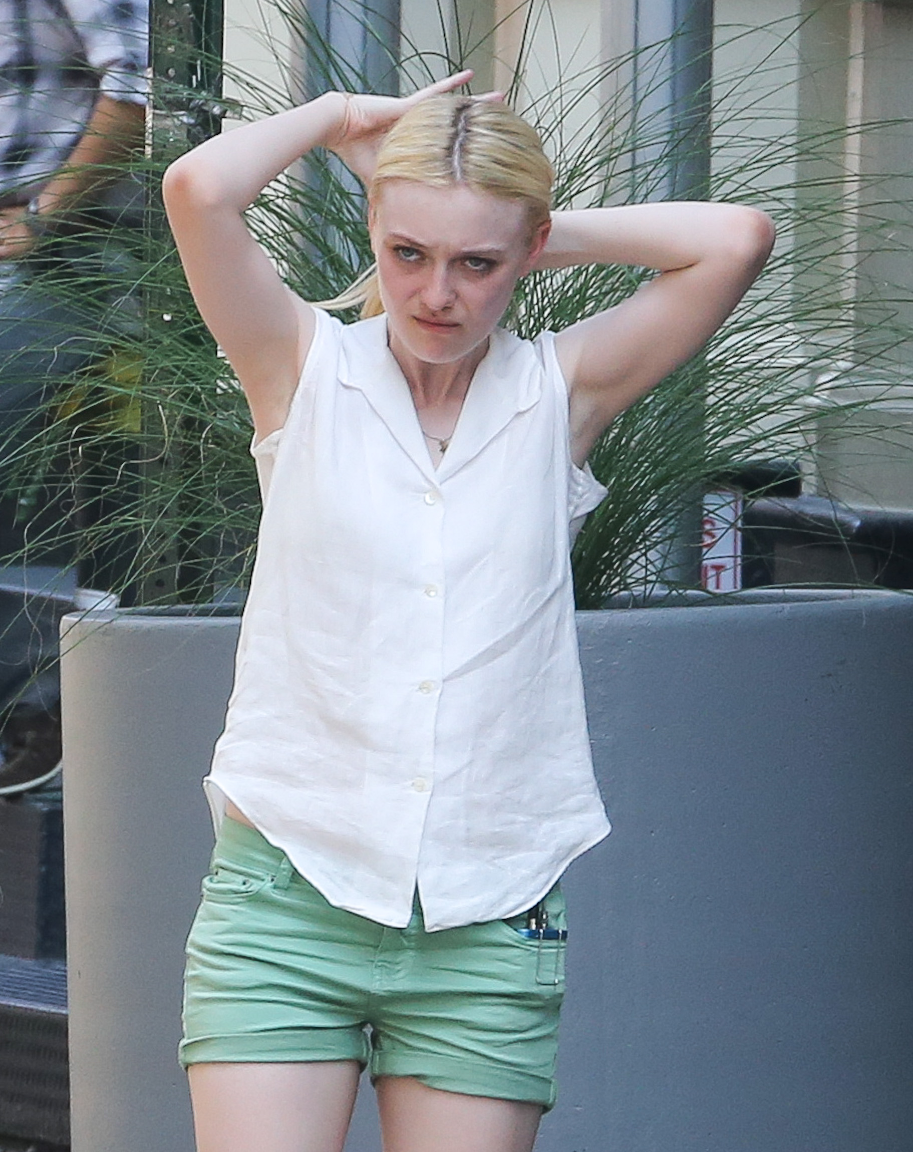 lovely-dakota-very-good-girls-07-18-2012-035.jpg