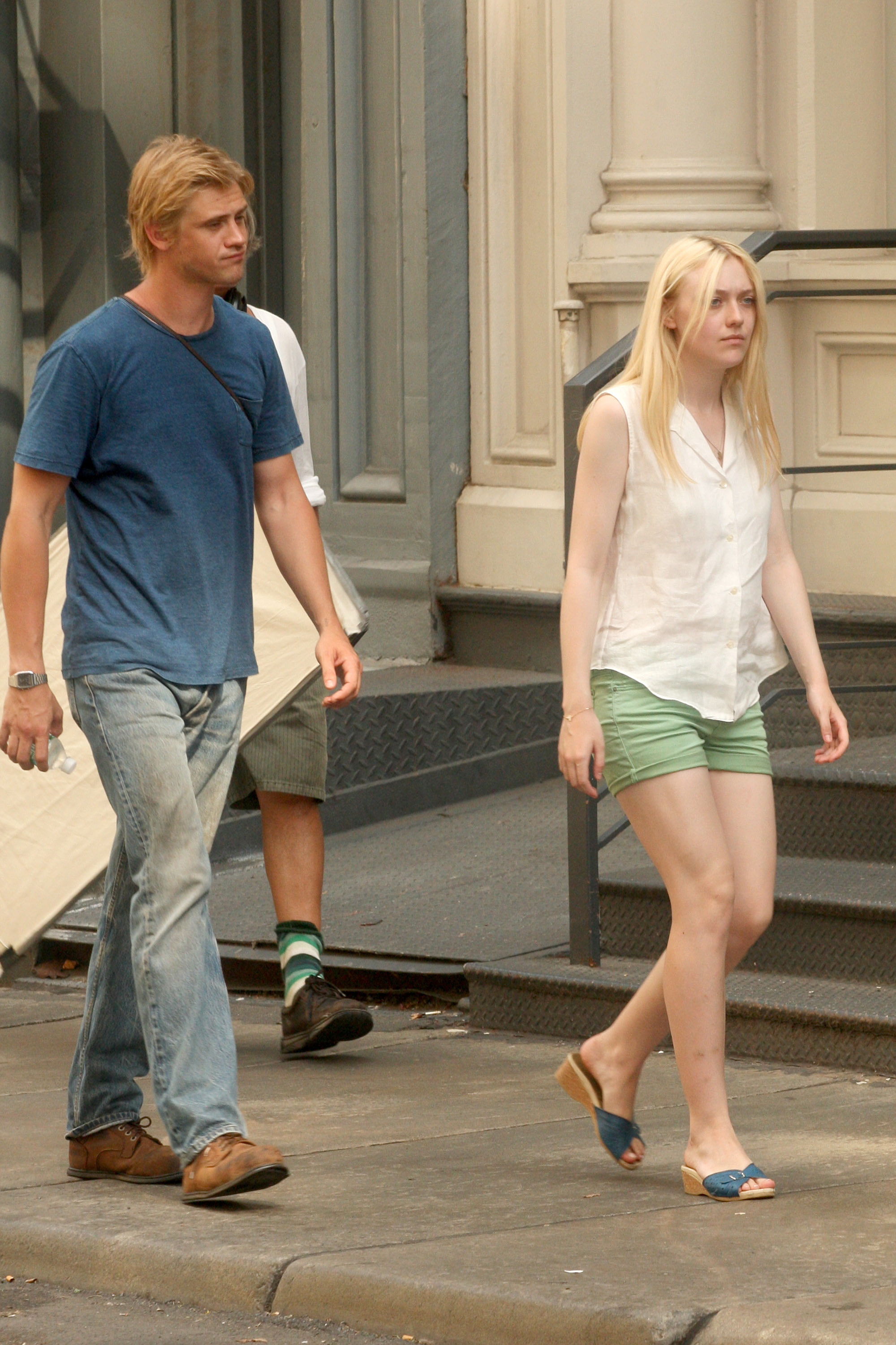 lovely-dakota-very-good-girls-07-18-2012-038.jpg