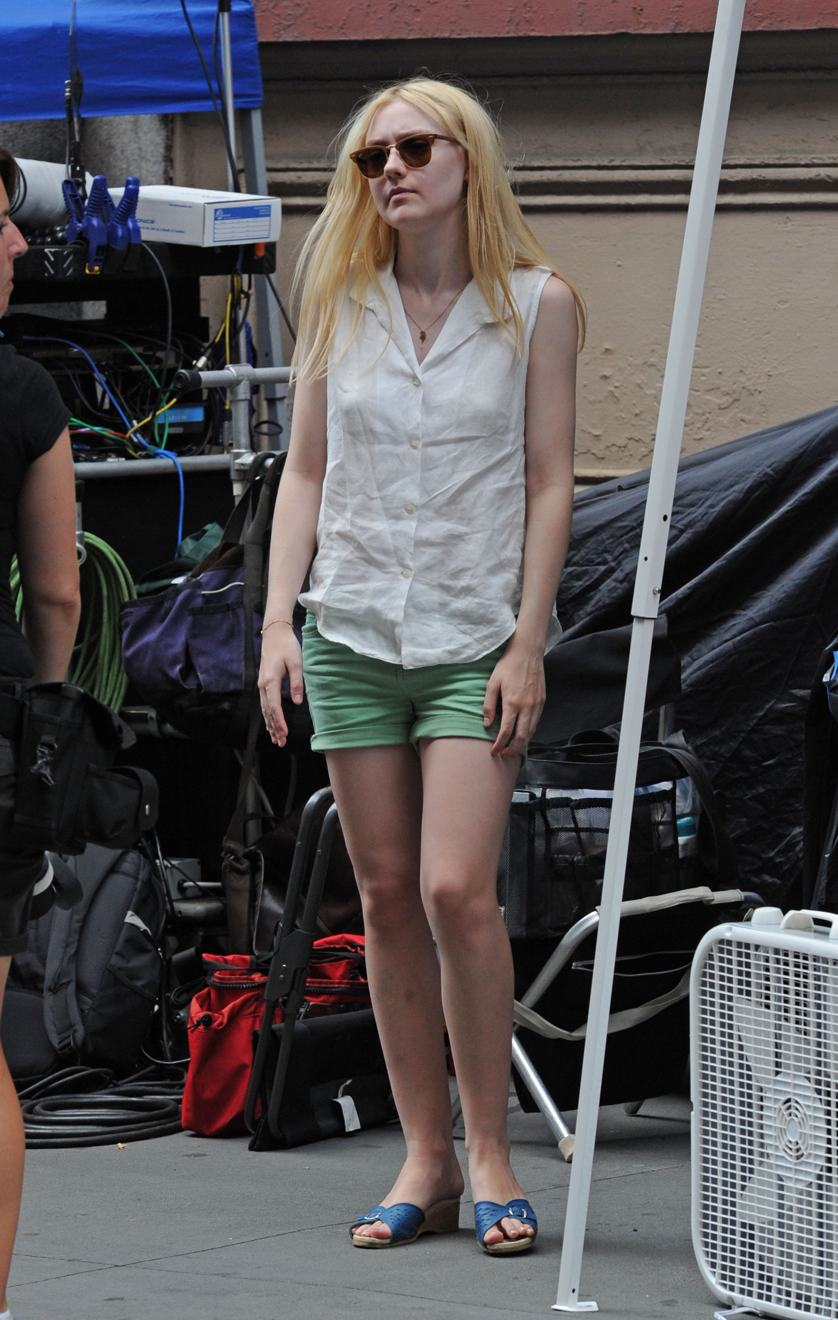 lovely-dakota-very-good-girls-07-18-2012-042.jpg