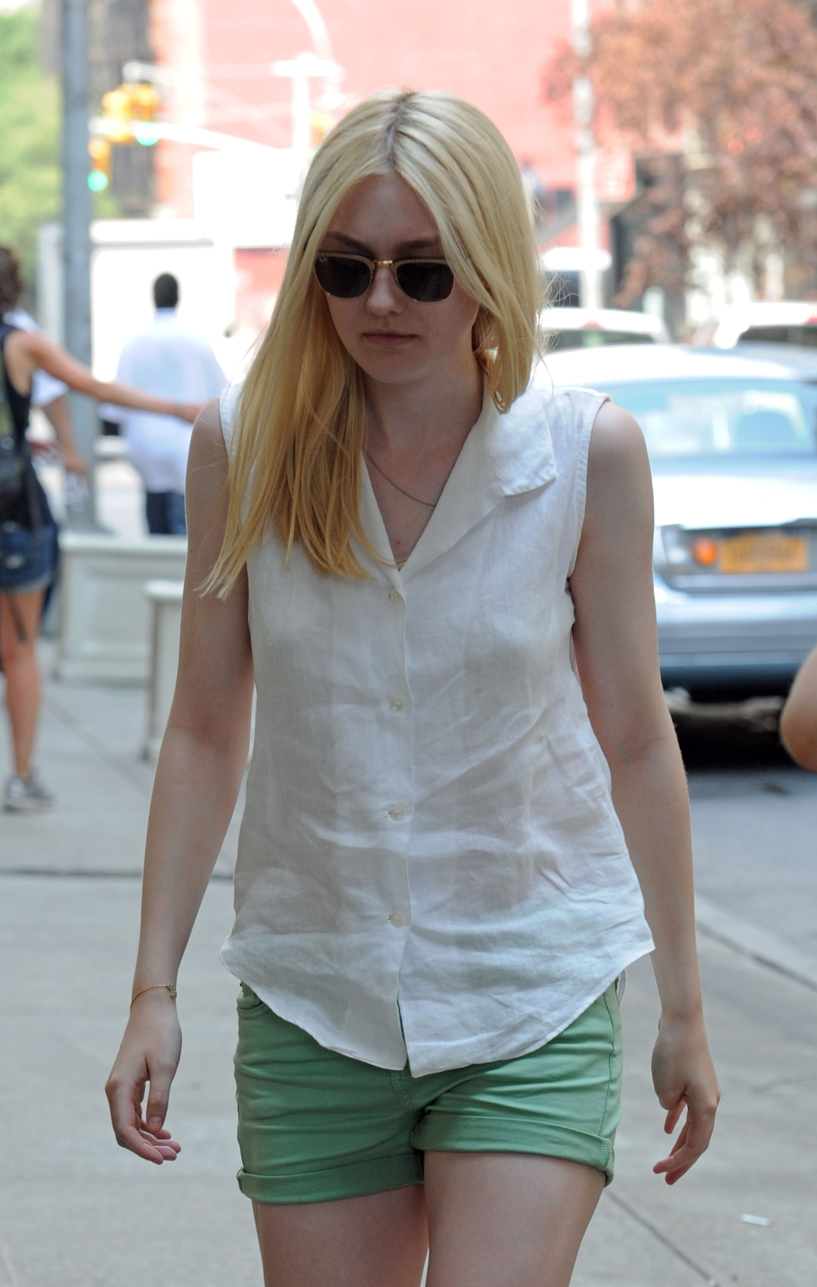 lovely-dakota-very-good-girls-07-18-2012-054.jpg