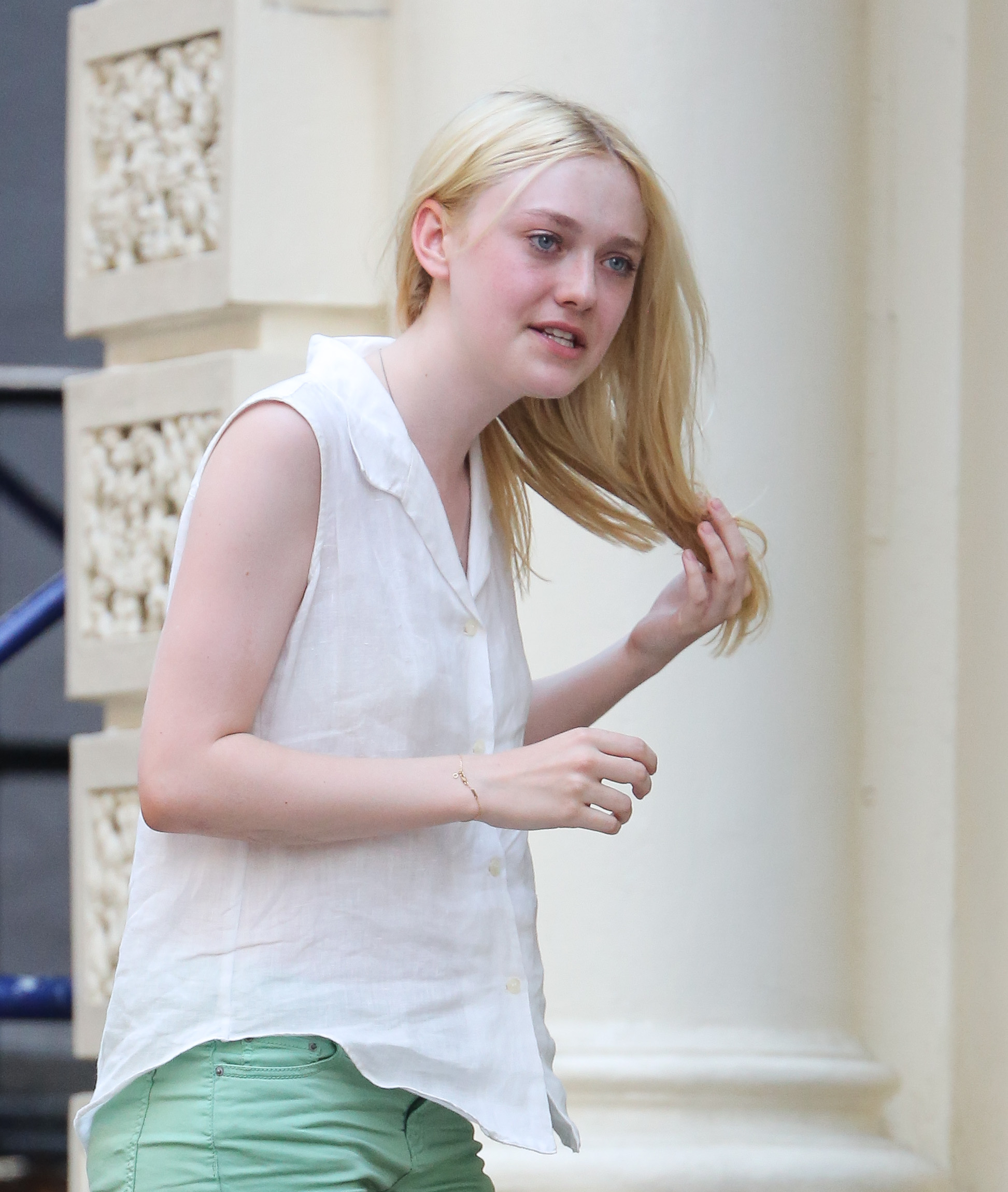 lovely-dakota-very-good-girls-07-18-2012-071.jpg