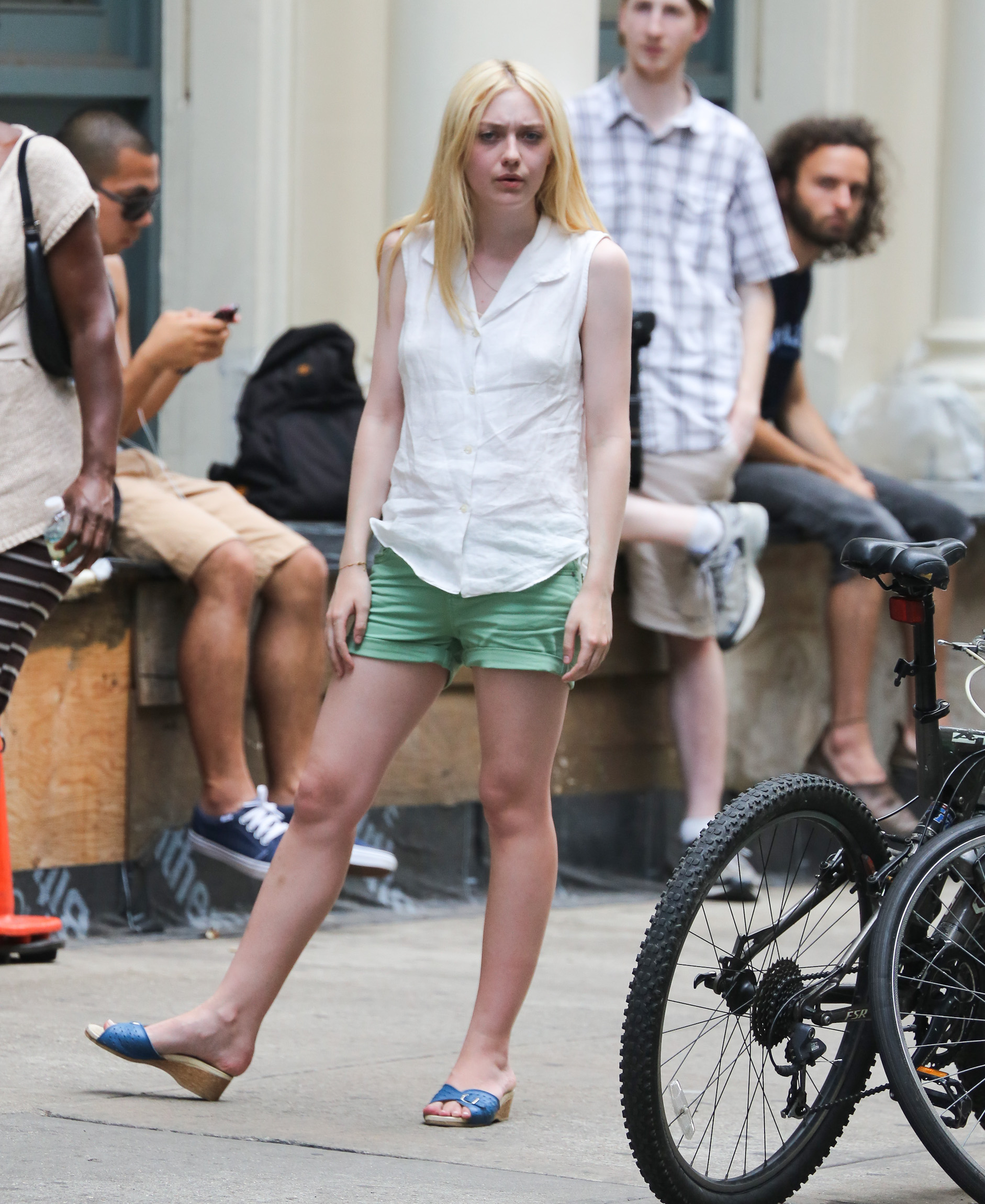 lovely-dakota-very-good-girls-07-18-2012-078.jpg