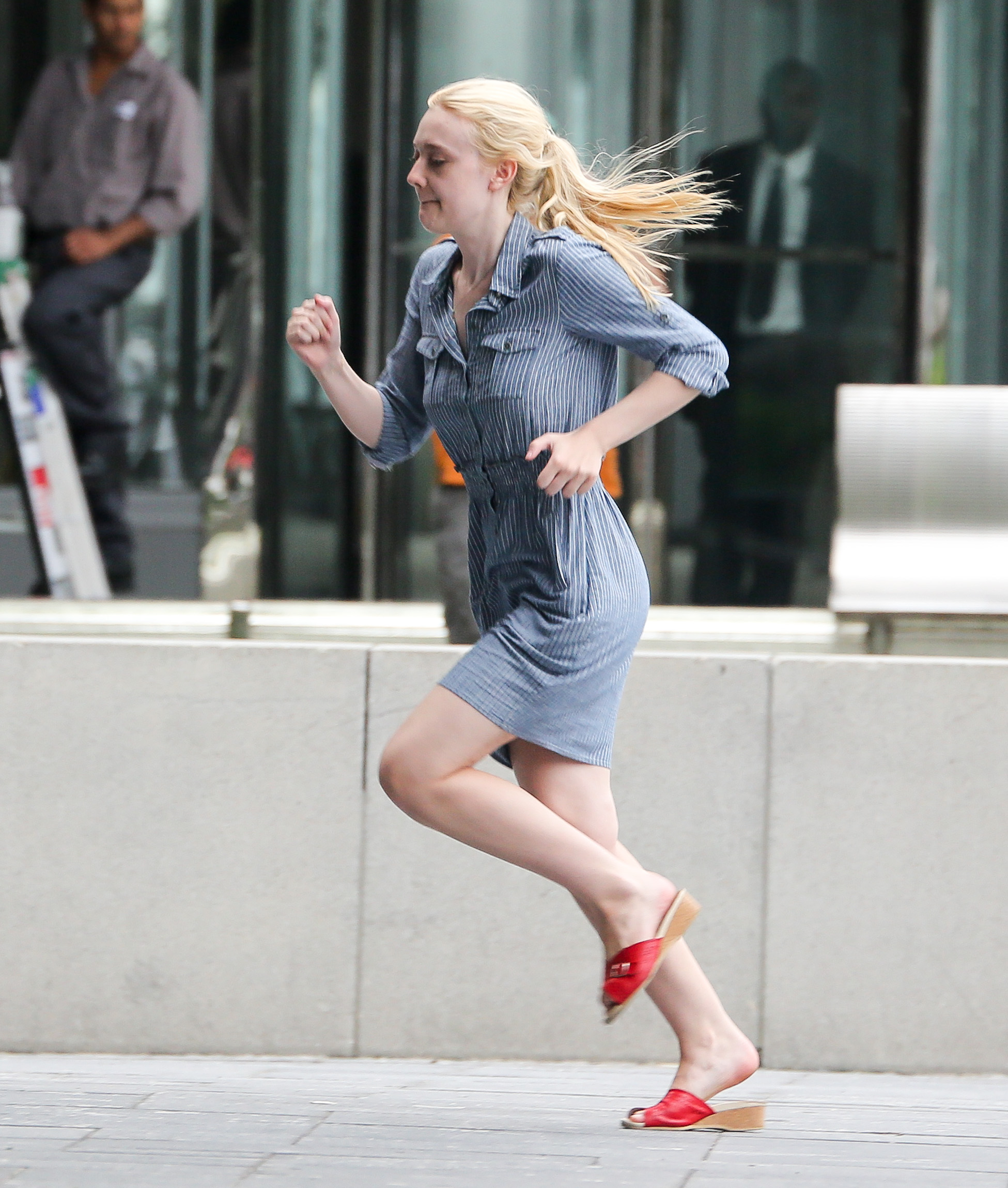 lovely-dakota-very-good-girls-07-19-2012-04.jpg