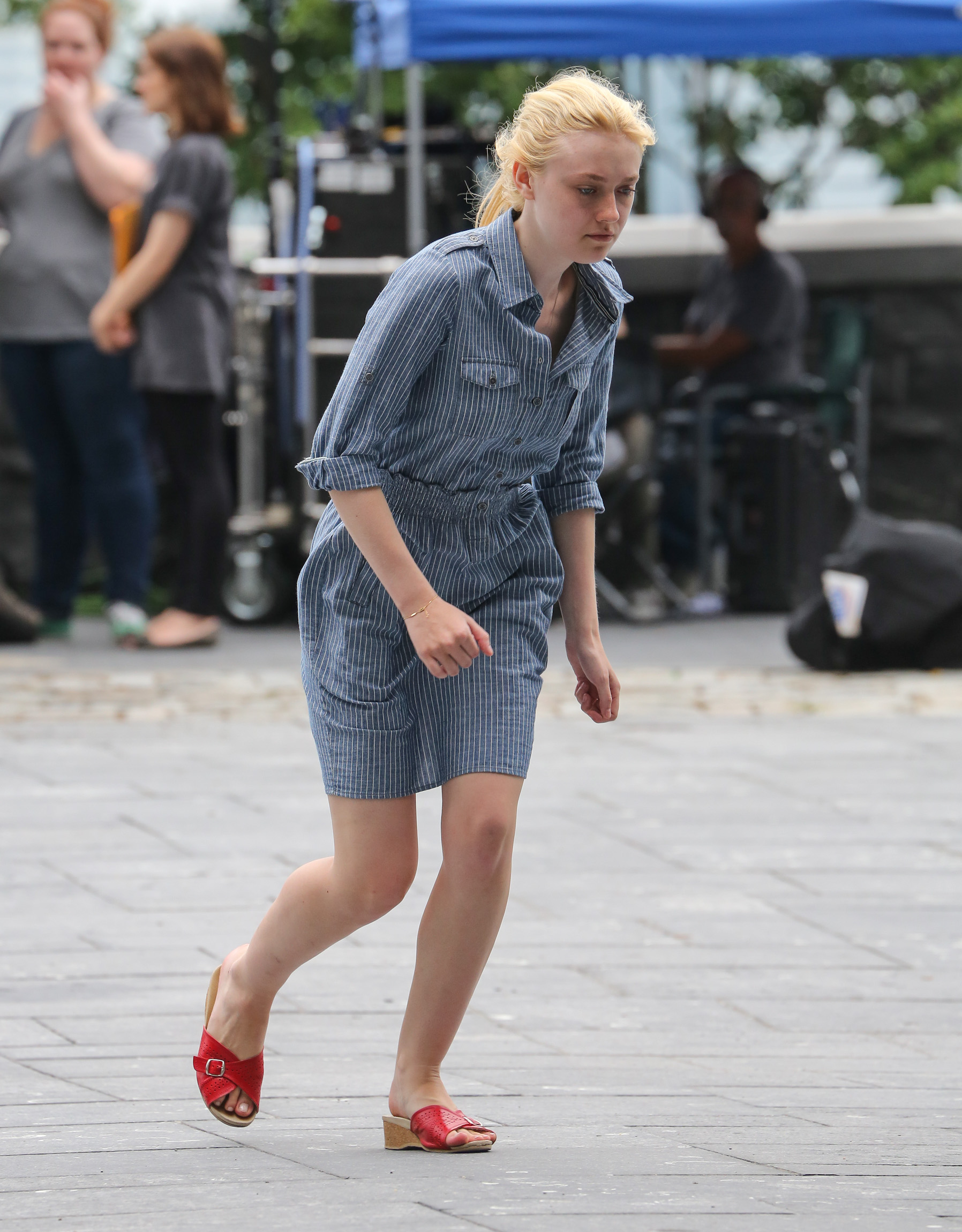 lovely-dakota-very-good-girls-07-19-2012-07.jpg