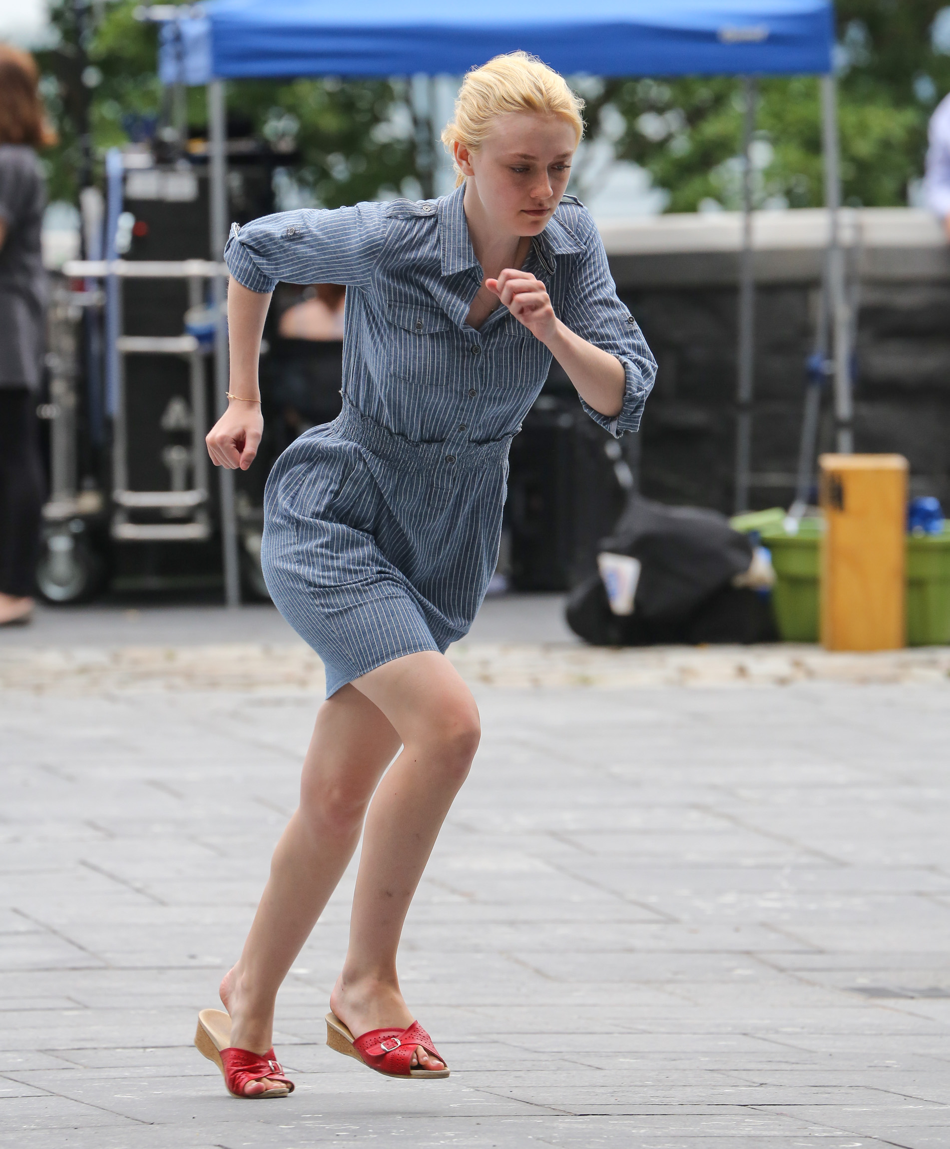 lovely-dakota-very-good-girls-07-19-2012-08.jpg