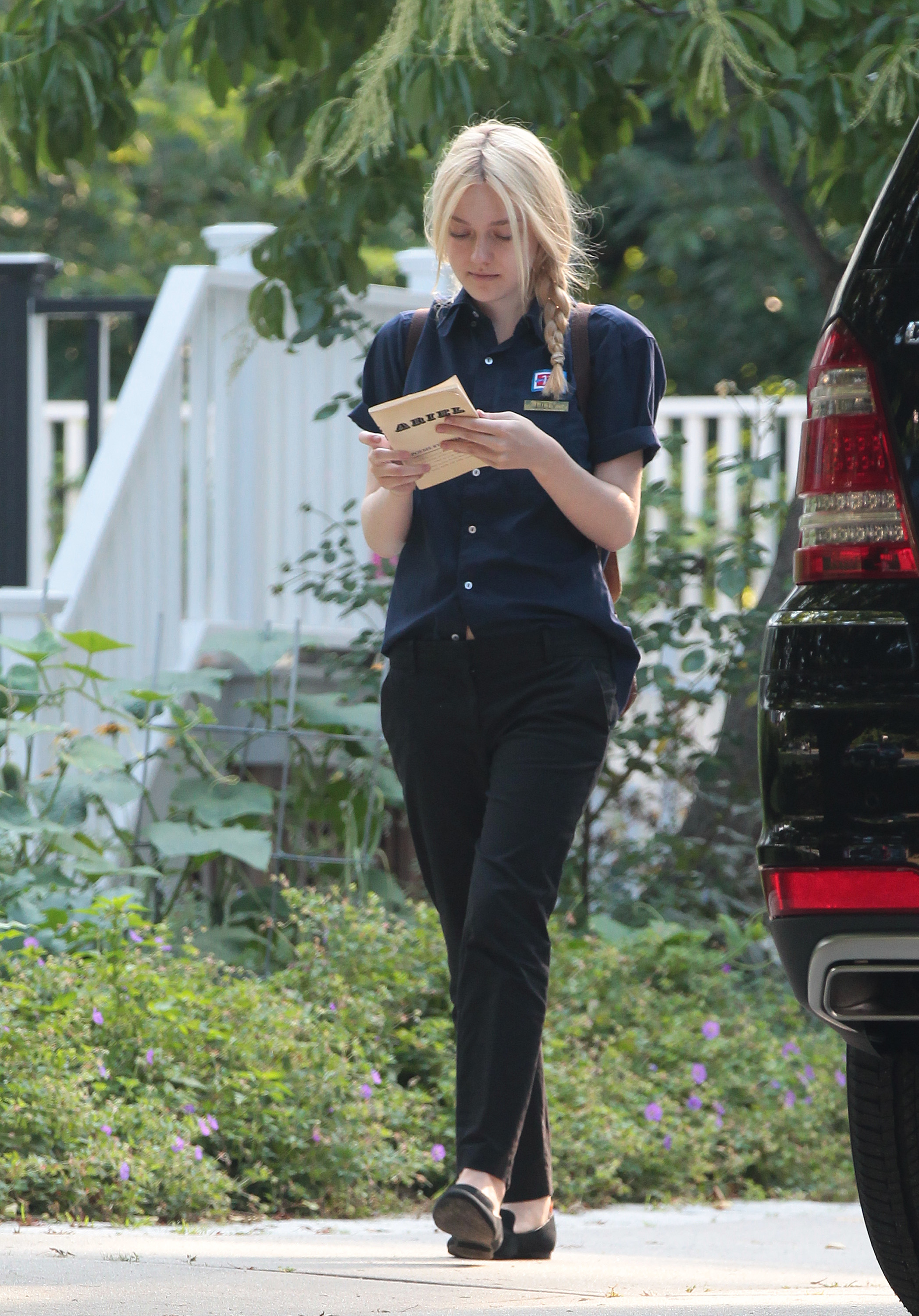 lovely-dakota-very-good-girls-07-23-2012-01.jpg