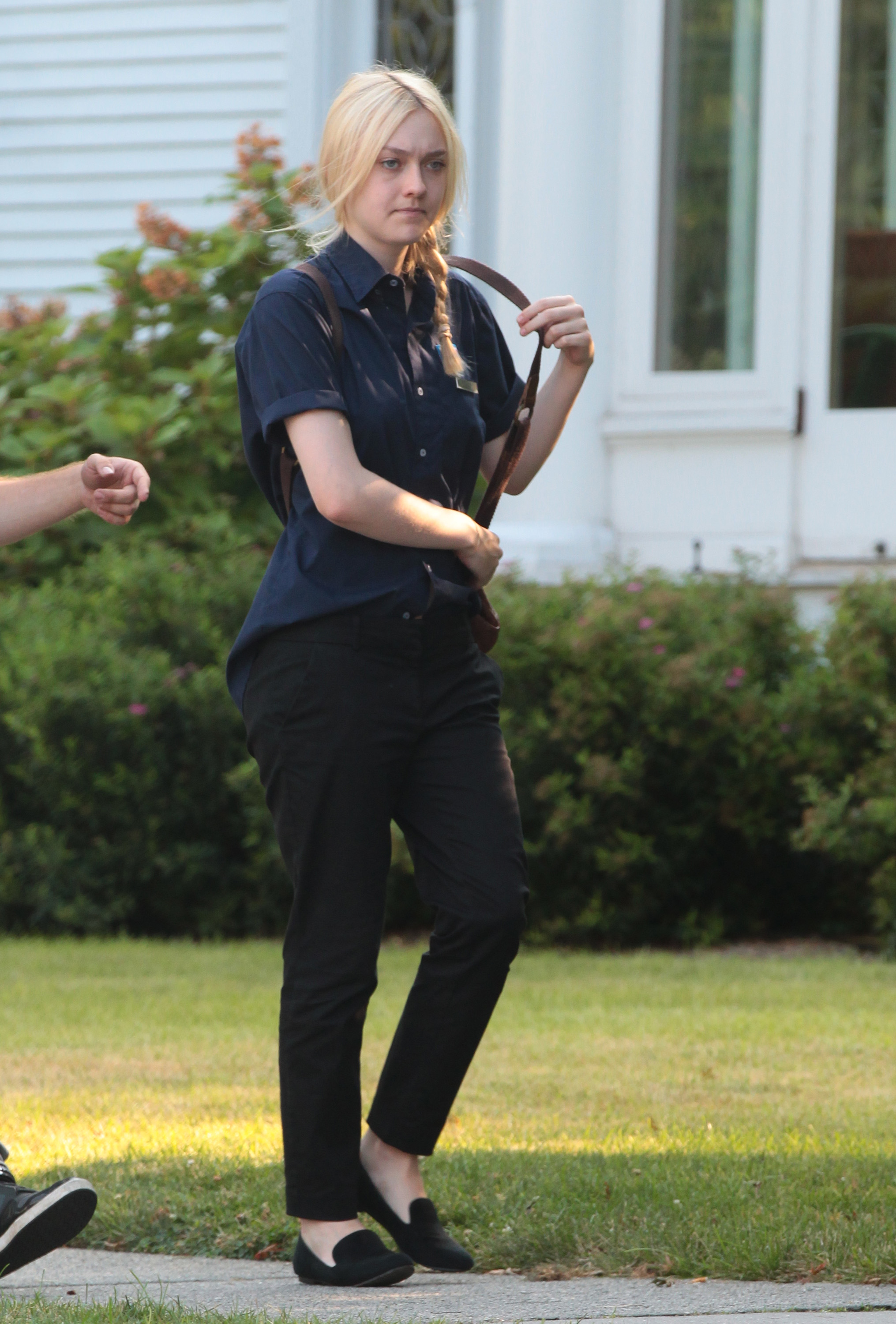 lovely-dakota-very-good-girls-07-23-2012-08.jpg