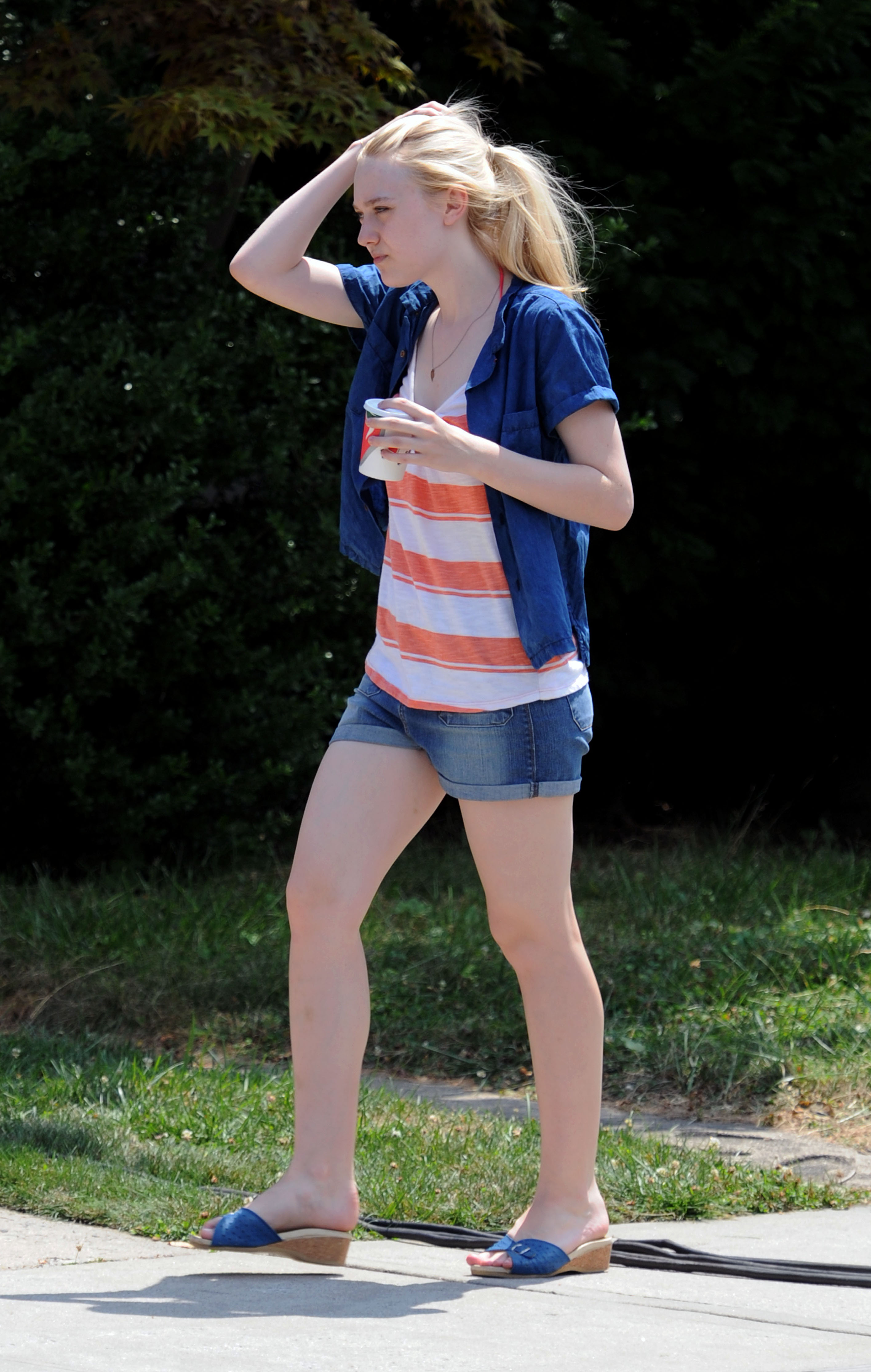 lovely-dakota-very-good-girls-07-24-2012-01.jpg