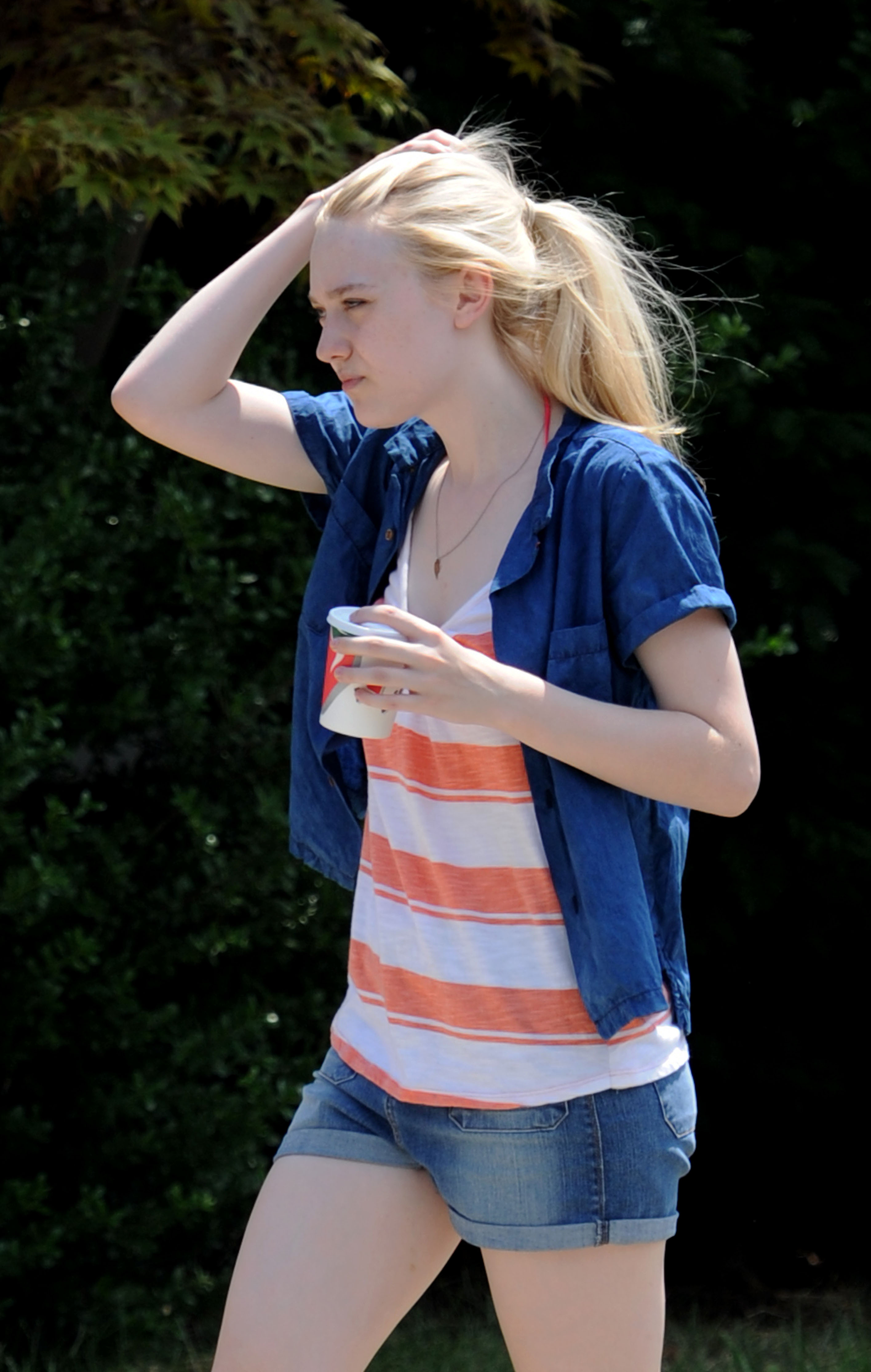 lovely-dakota-very-good-girls-07-24-2012-02.jpg
