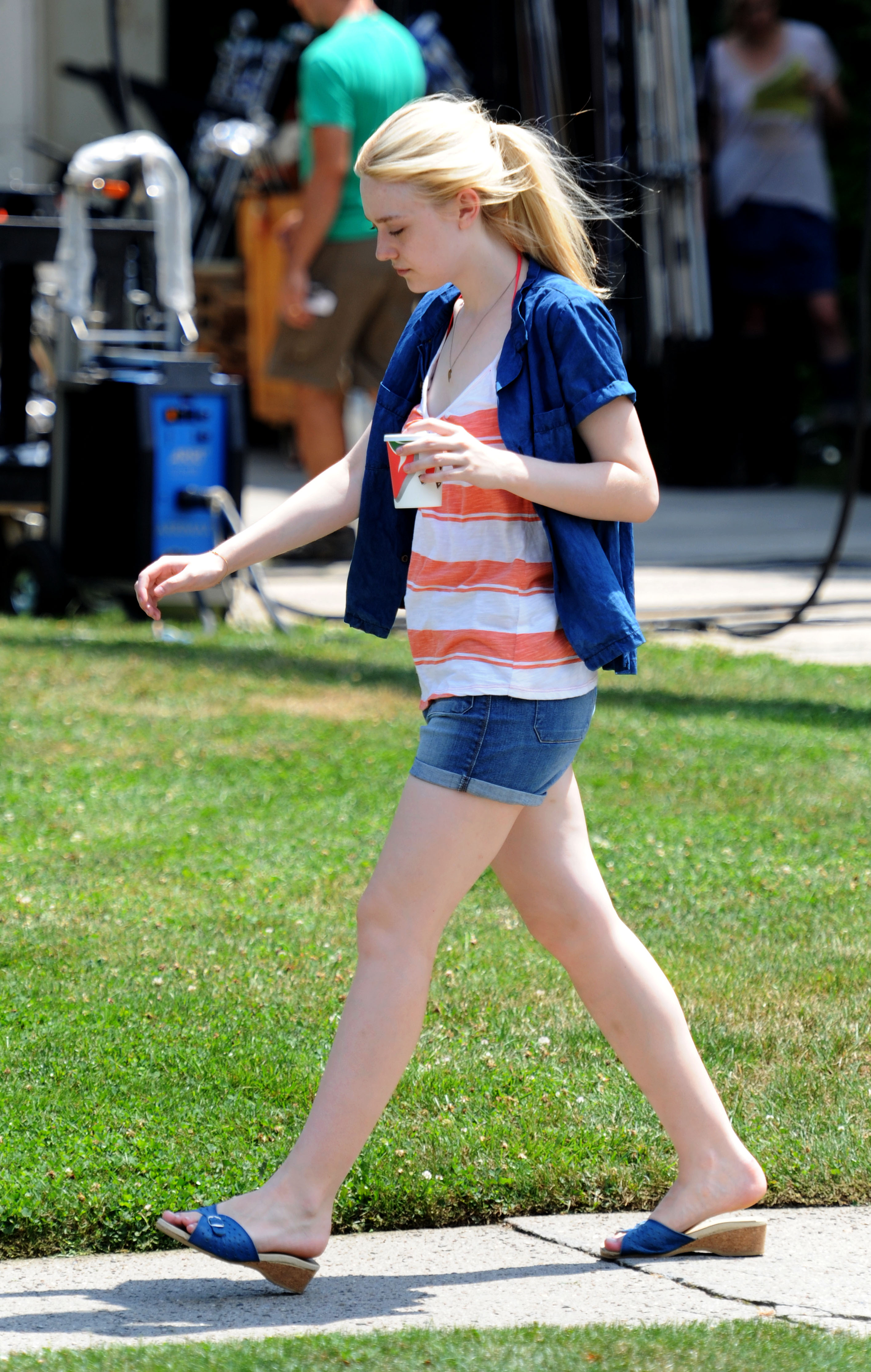 lovely-dakota-very-good-girls-07-24-2012-03.jpg