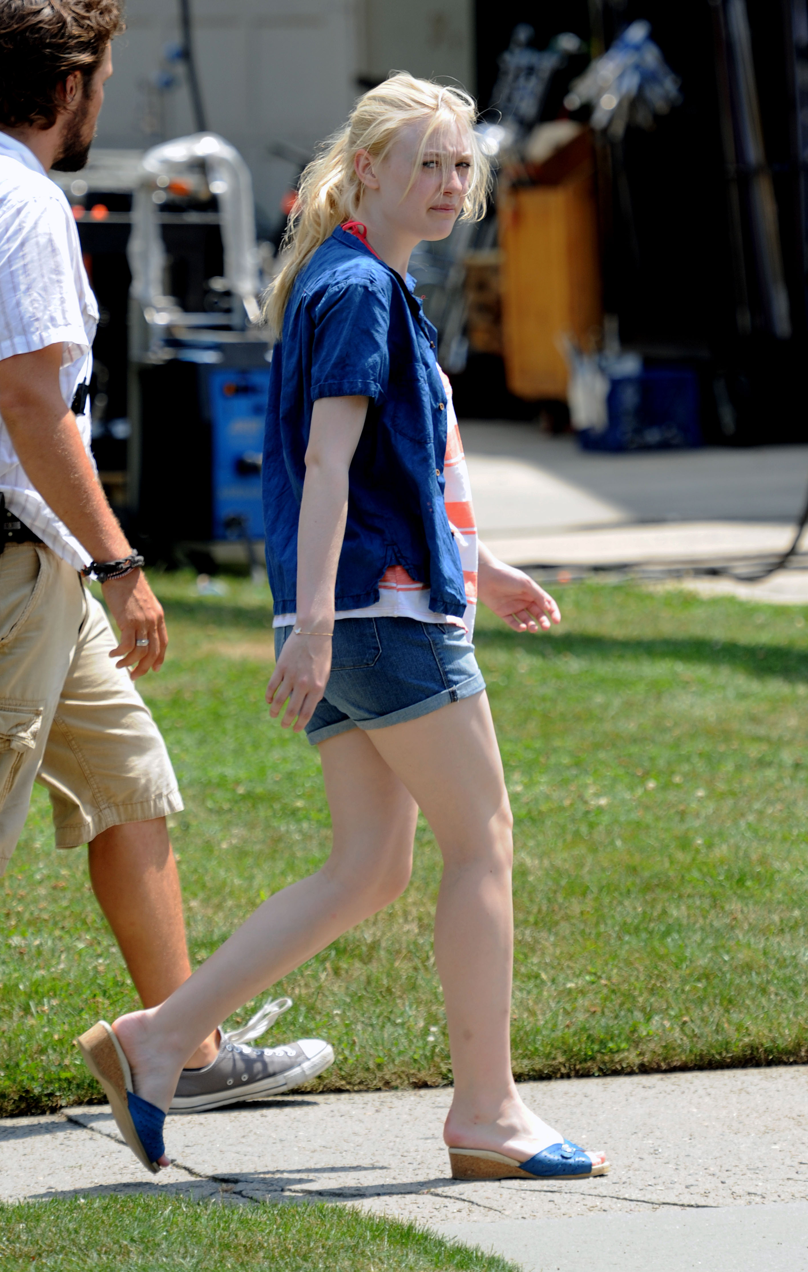 lovely-dakota-very-good-girls-07-24-2012-04.jpg