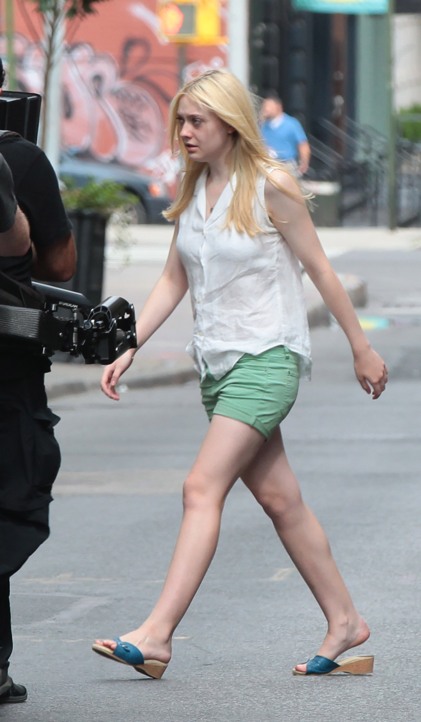 lovely-dakota-very-good-girls-07-30-2012-10.jpg