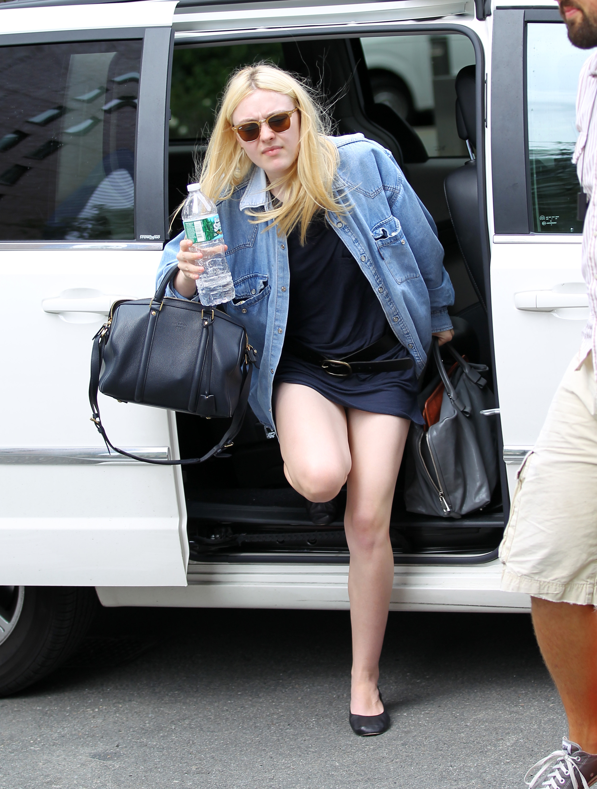 lovely-dakota-very-good-girls-07-31-2012-013.jpg