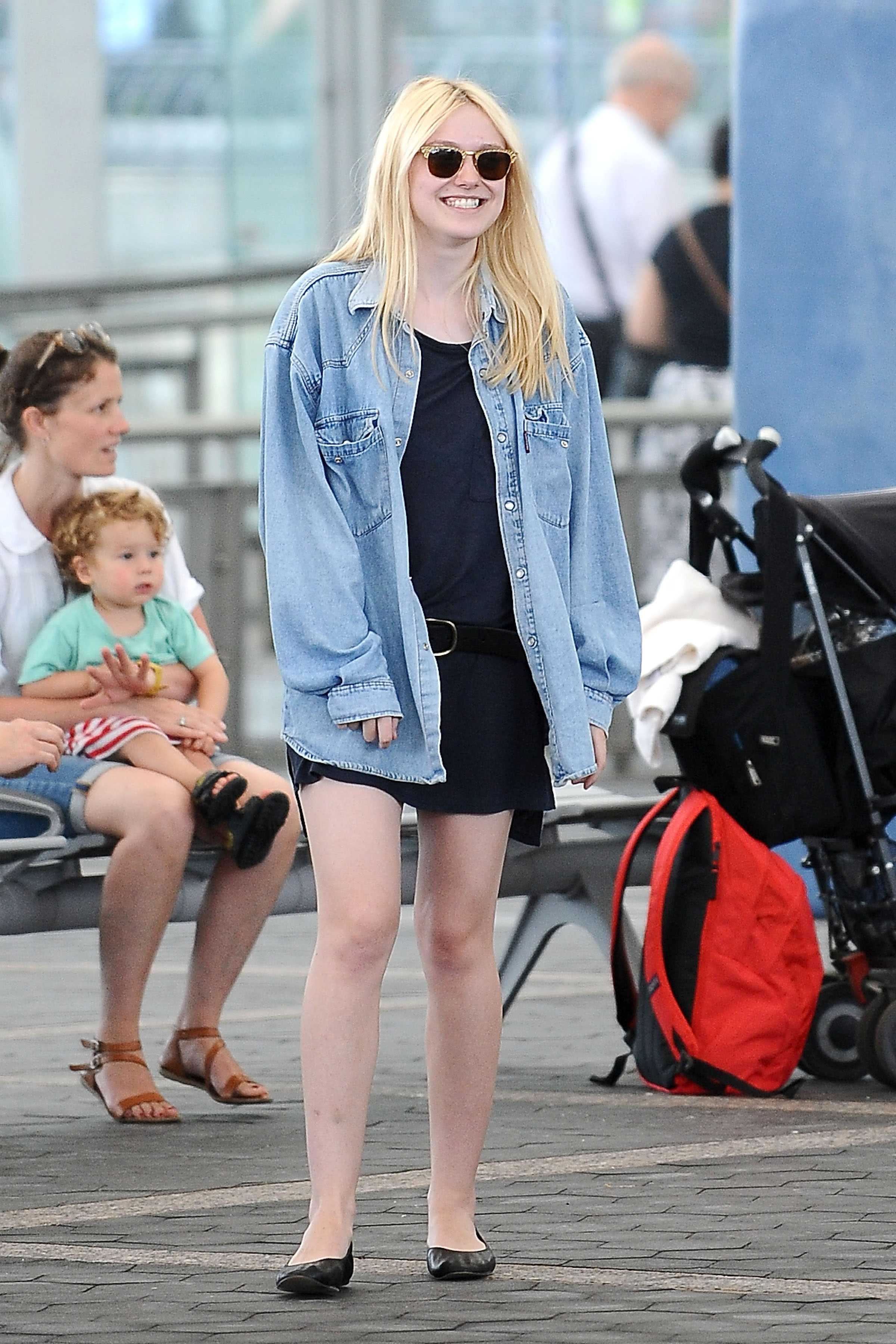 lovely-dakota-very-good-girls-07-31-2012-059.jpg
