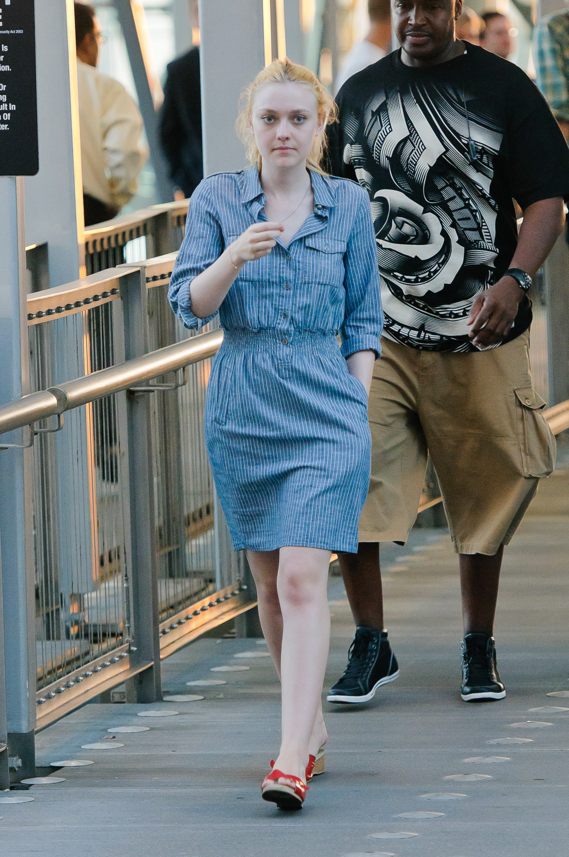 lovely-dakota-very-good-girls-07-31-2012-067.jpg