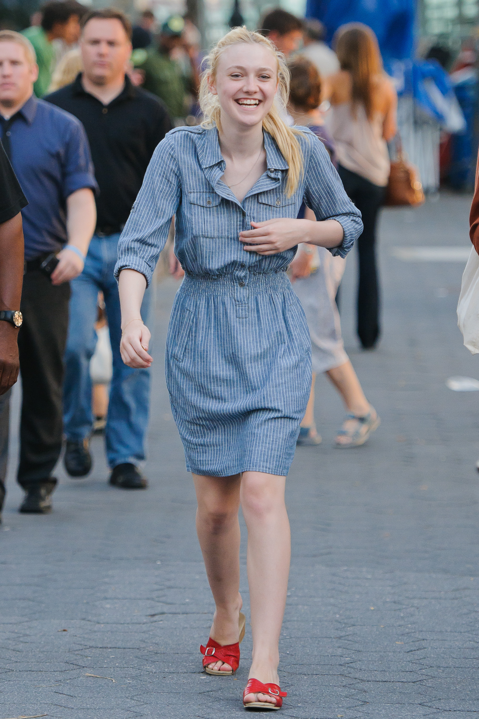 lovely-dakota-very-good-girls-07-31-2012-070.jpg
