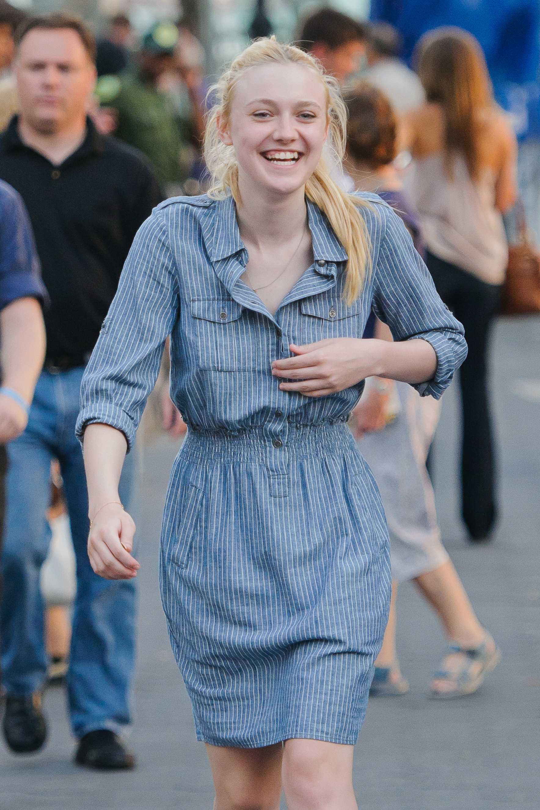 lovely-dakota-very-good-girls-07-31-2012-071.jpg