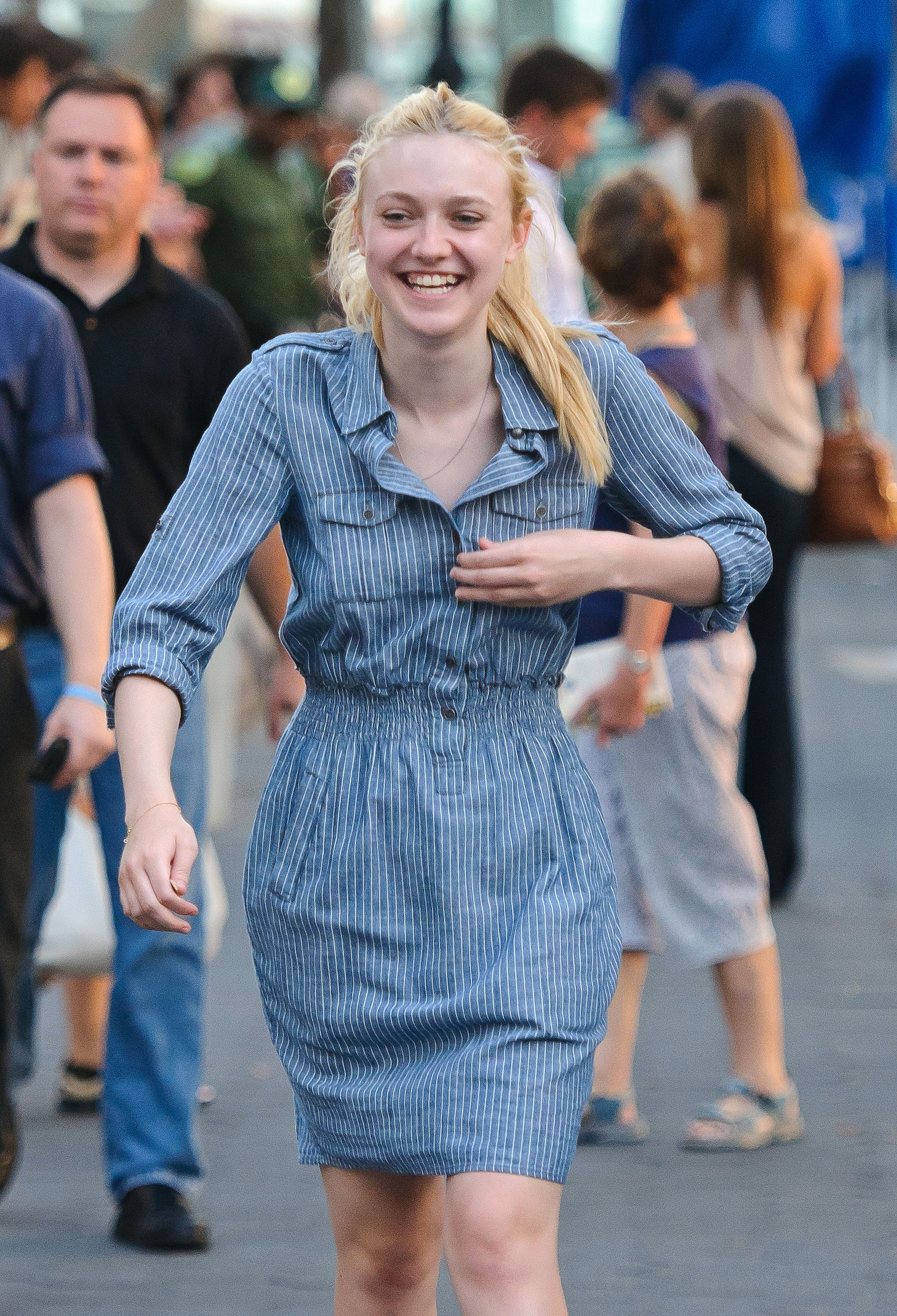 lovely-dakota-very-good-girls-07-31-2012-072.jpg
