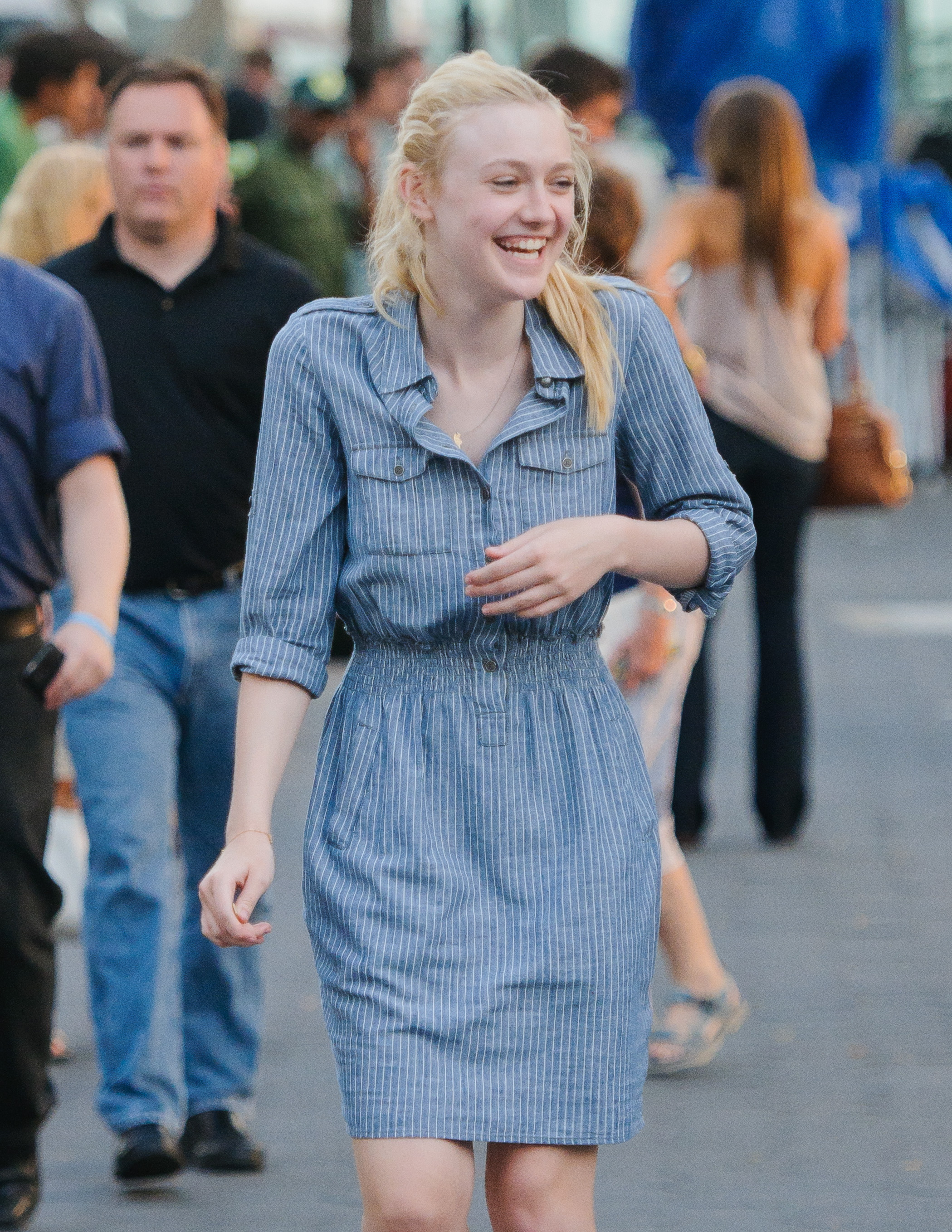 lovely-dakota-very-good-girls-07-31-2012-073.jpg