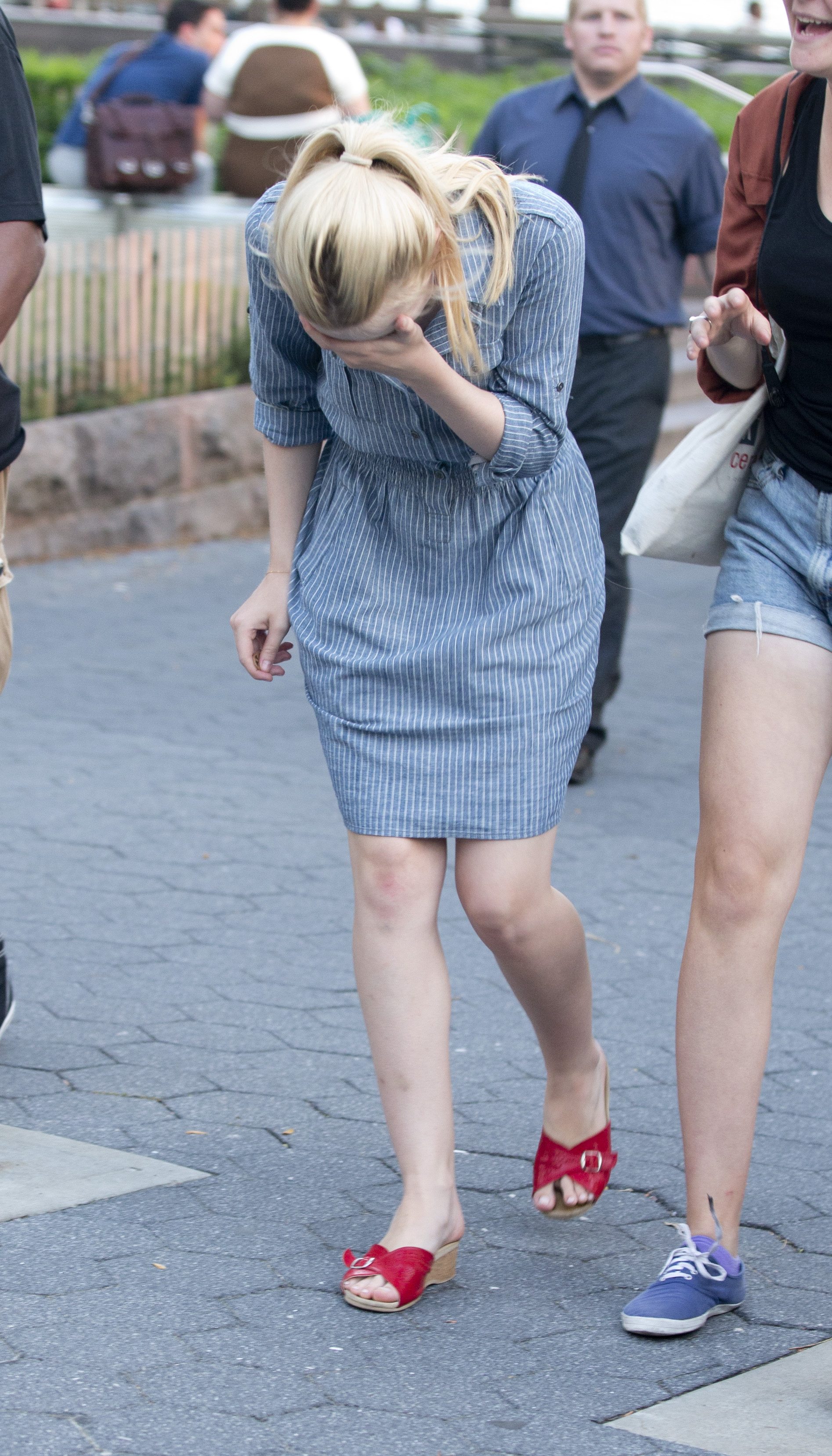 lovely-dakota-very-good-girls-07-31-2012-074.jpg