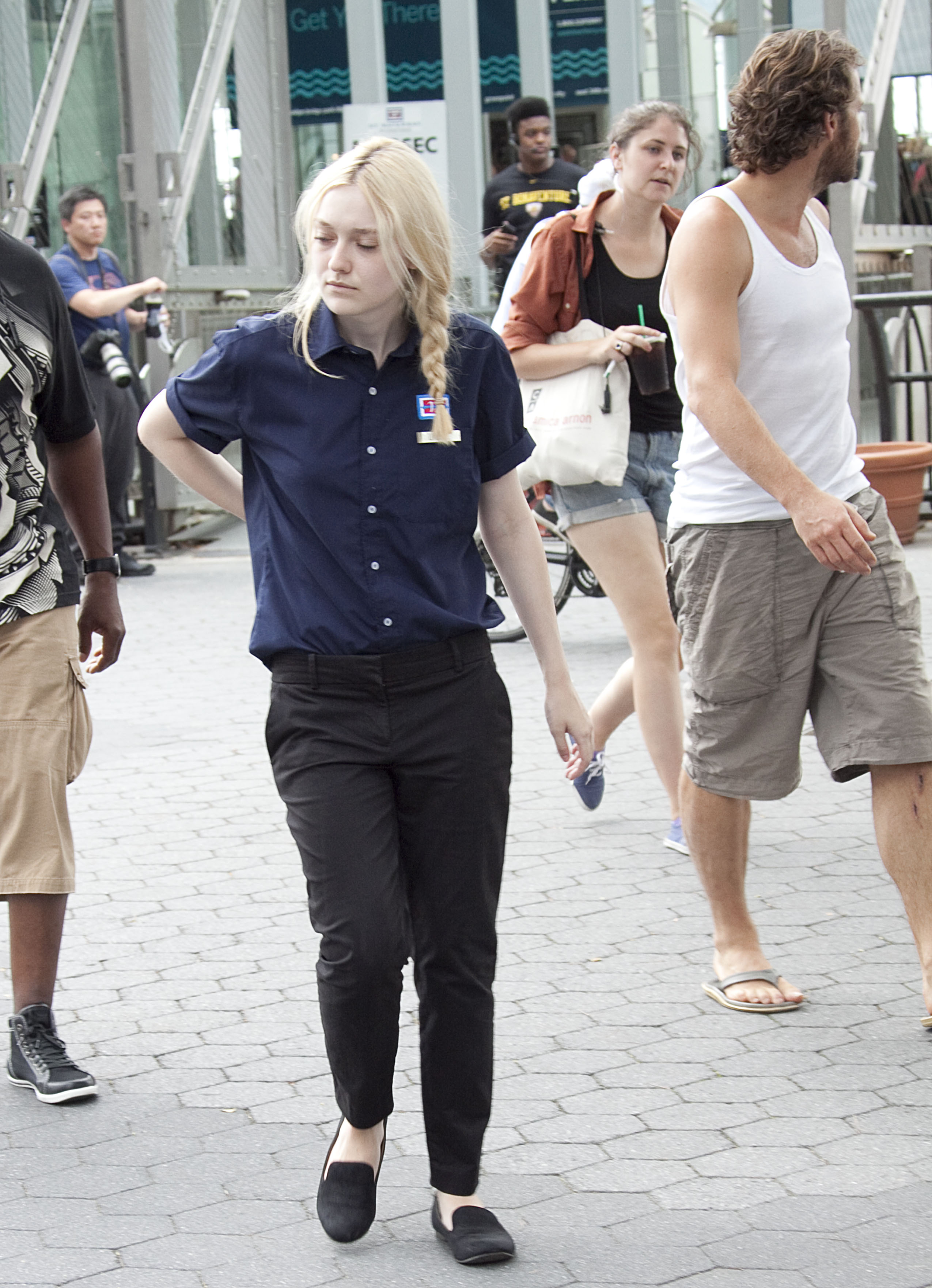 lovely-dakota-very-good-girls-07-31-2012-096.jpg